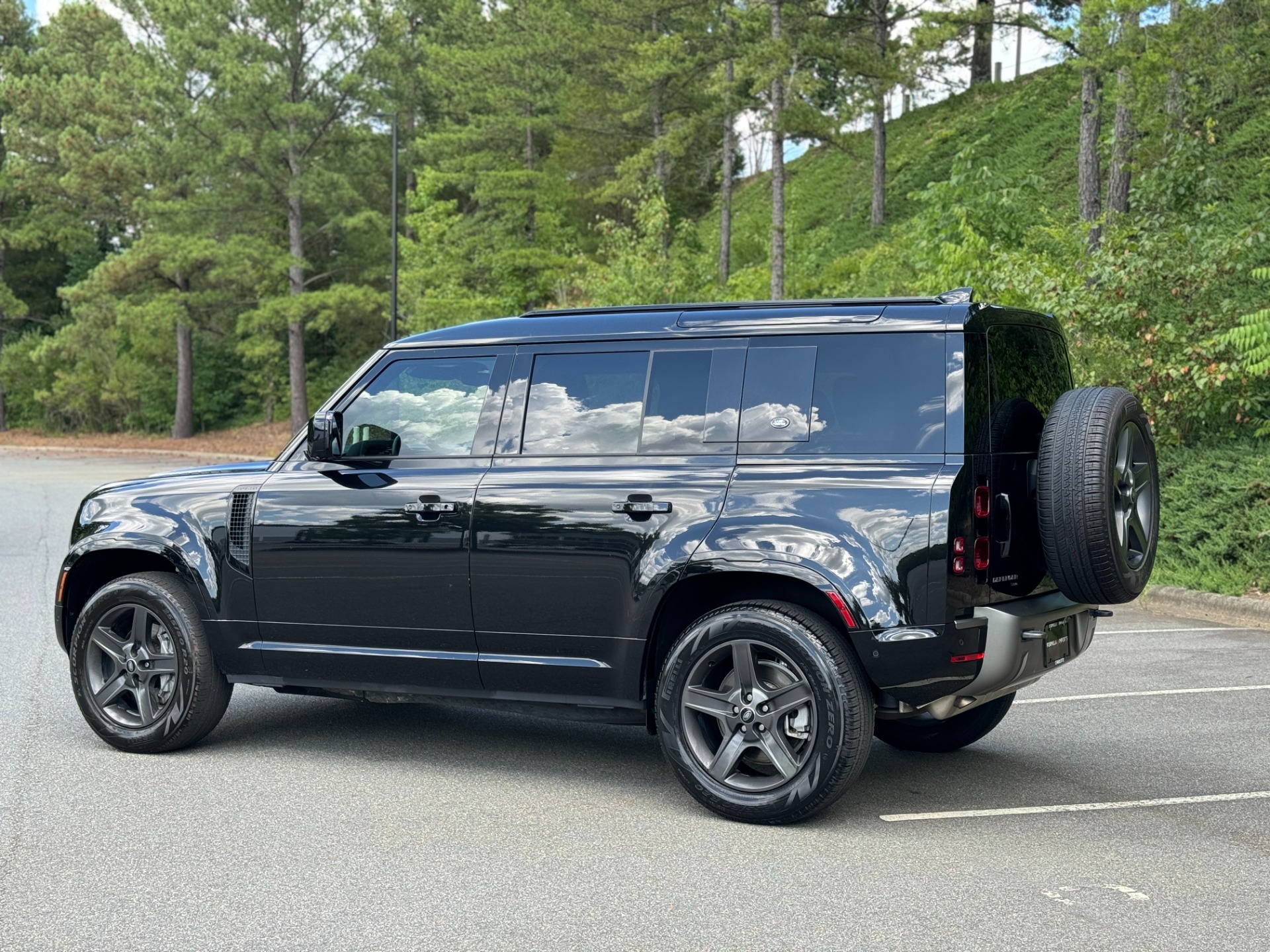 Used 2023 Land Rover Defender X-Dynamic SE for sale Sold at Formula Imports in Charlotte NC 28227 7