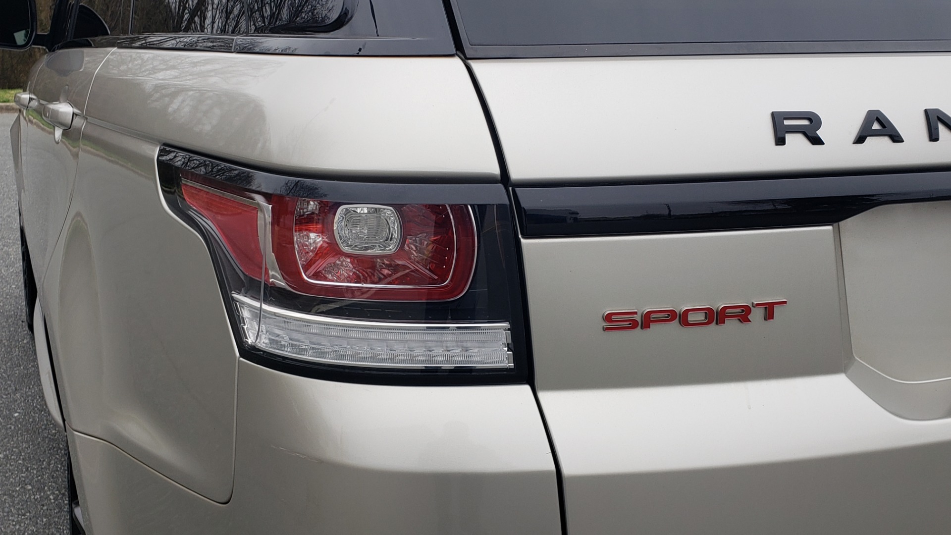 Used 2017 Land Rover RANGE ROVER SPORT HSE DYNAMIC / SC V6 / NAV / PANO-ROOF / REARVIEW for sale Sold at Formula Imports in Charlotte NC 28227 33