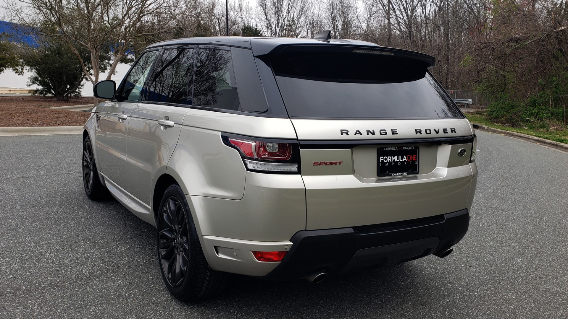 Used 2017 Land Rover RANGE ROVER SPORT HSE DYNAMIC / SC V6 / NAV / PANO-ROOF / REARVIEW for sale Sold at Formula Imports in Charlotte NC 28227 4