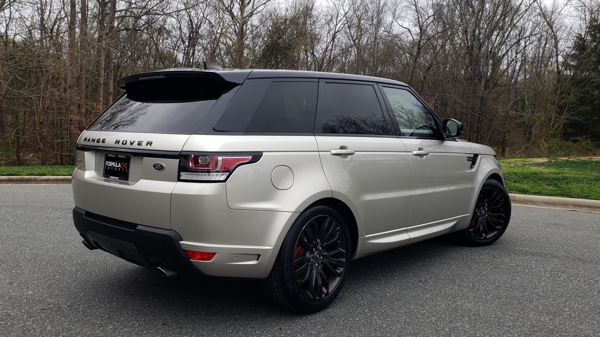 Used 2017 Land Rover RANGE ROVER SPORT HSE DYNAMIC / SC V6 / NAV / PANO-ROOF / REARVIEW for sale Sold at Formula Imports in Charlotte NC 28227 8