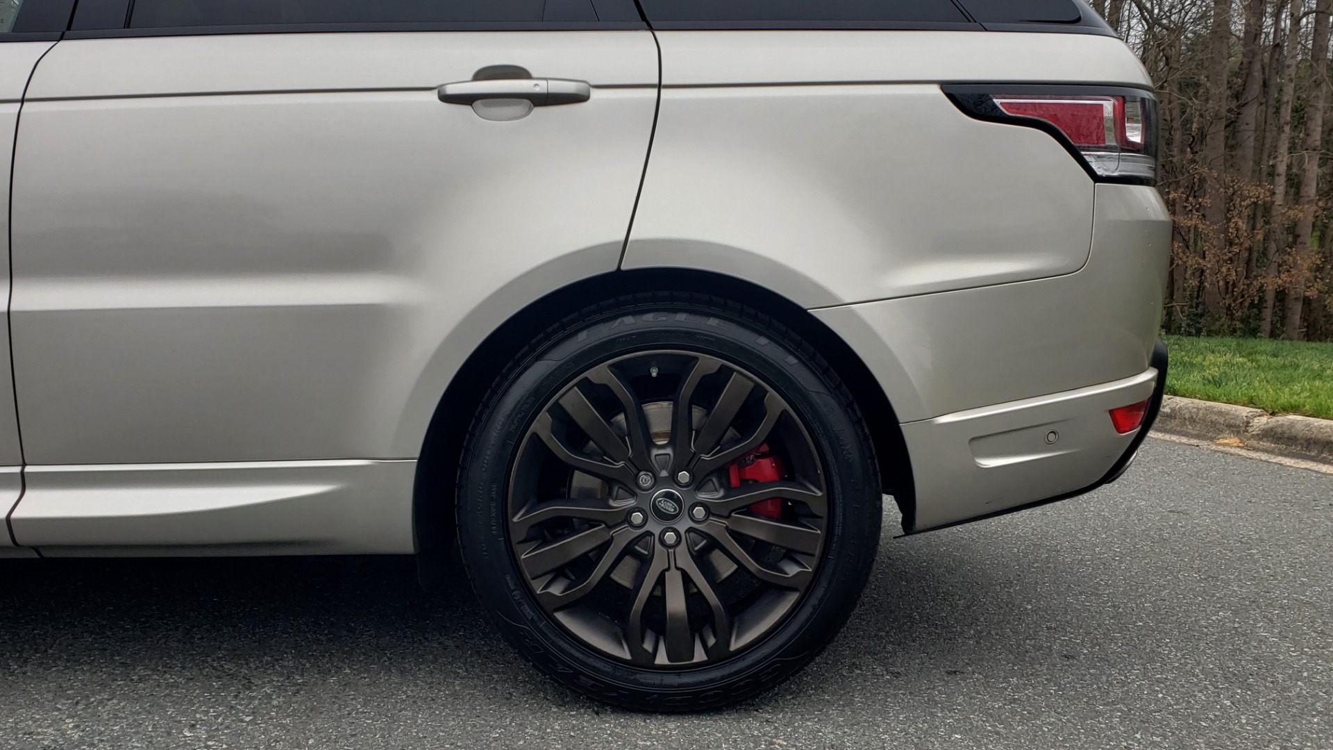 Used 2017 Land Rover RANGE ROVER SPORT HSE DYNAMIC / SC V6 / NAV / PANO-ROOF / REARVIEW for sale Sold at Formula Imports in Charlotte NC 28227 87
