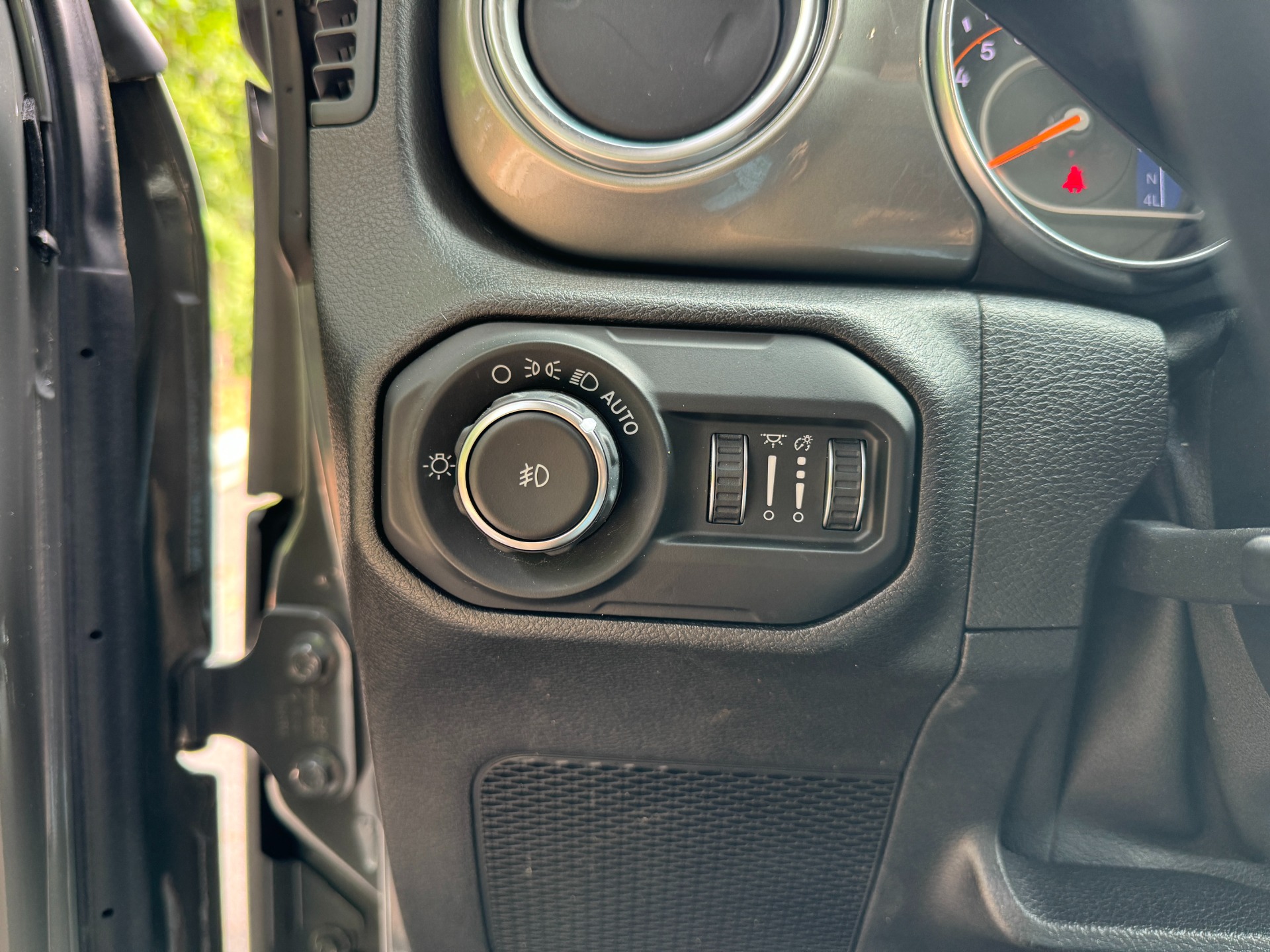 Used 2019 Jeep Wrangler Unlimited Sahara ALL TERRAIN TIRES / HARD TOP / REMOTE START for sale Sold at Formula Imports in Charlotte NC 28227 27