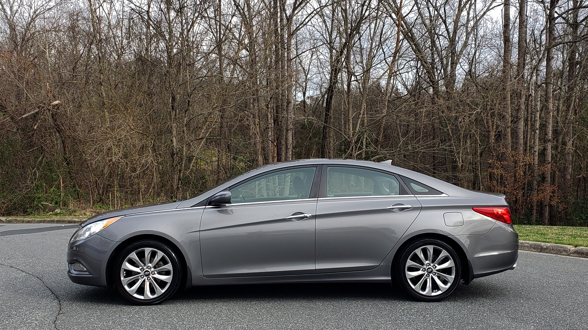 Used 2013 Hyundai SONATA SE AUTO / 2.4L 4-CYL / 6-SPD AUTO / VERY CLEAN for sale Sold at Formula Imports in Charlotte NC 28227 2