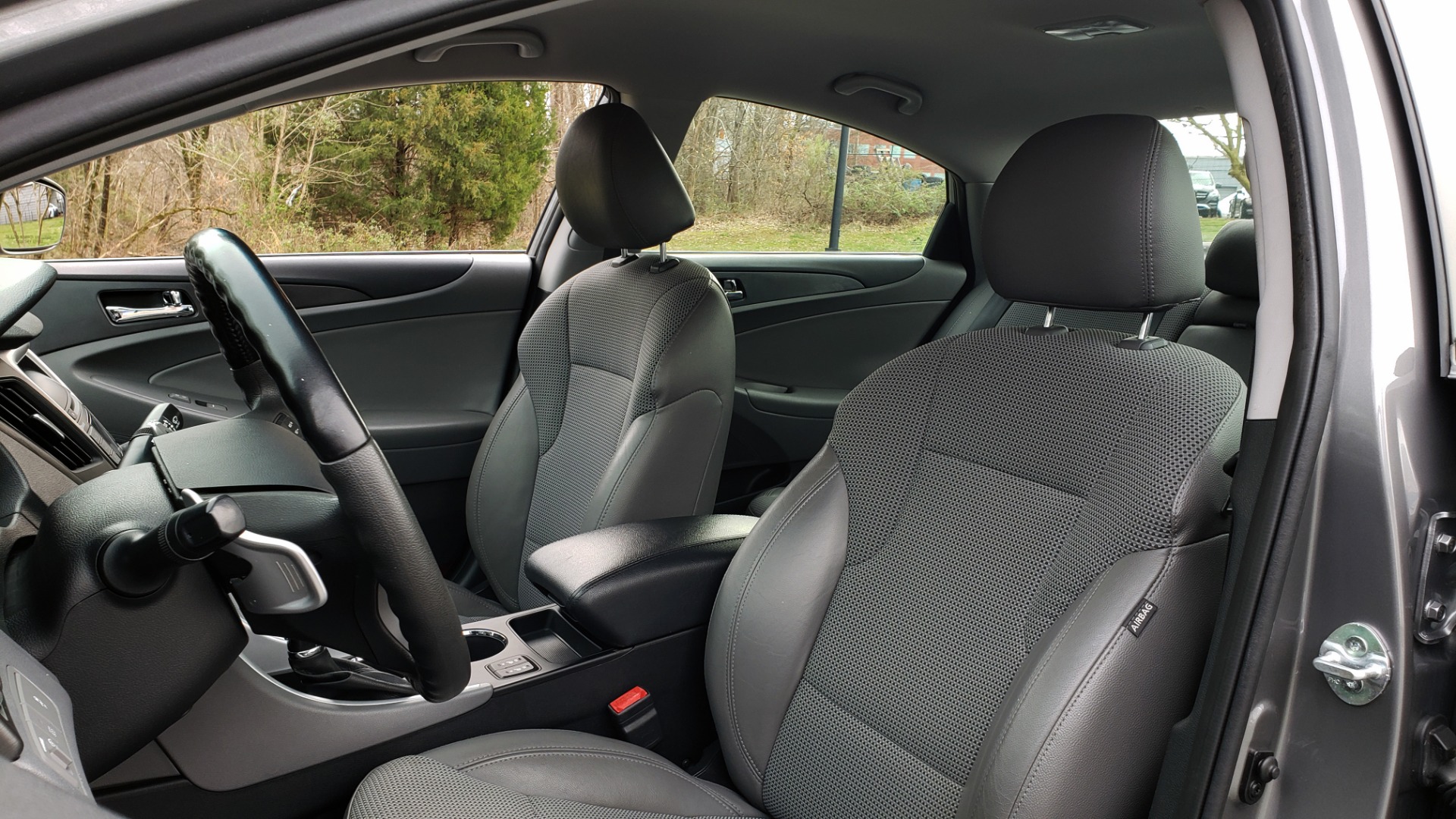 Used 2013 Hyundai SONATA SE AUTO / 2.4L 4-CYL / 6-SPD AUTO / VERY CLEAN for sale Sold at Formula Imports in Charlotte NC 28227 35