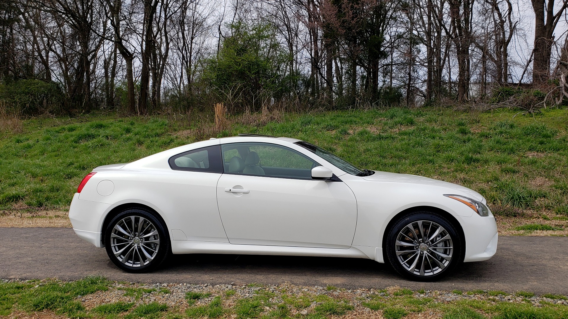 Used 2012 Infiniti G37 Coupe X AWD PREMIUM SPORT PKG / NAV / SUNROOF / REARVIEW for sale Sold at Formula Imports in Charlotte NC 28227 5