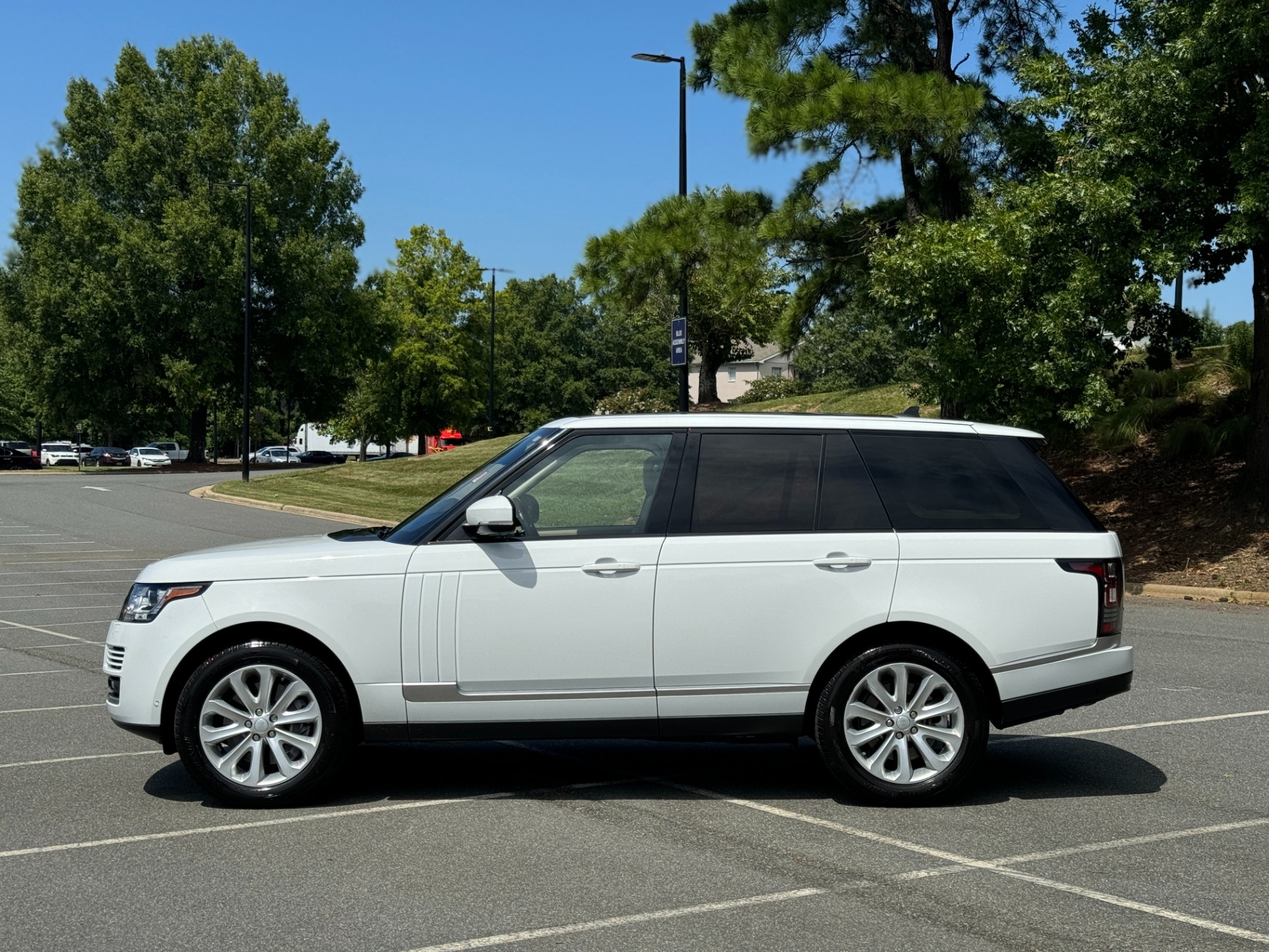 Used 2016 Land Rover Range Rover HSE HSE for sale Sold at Formula Imports in Charlotte NC 28227 6