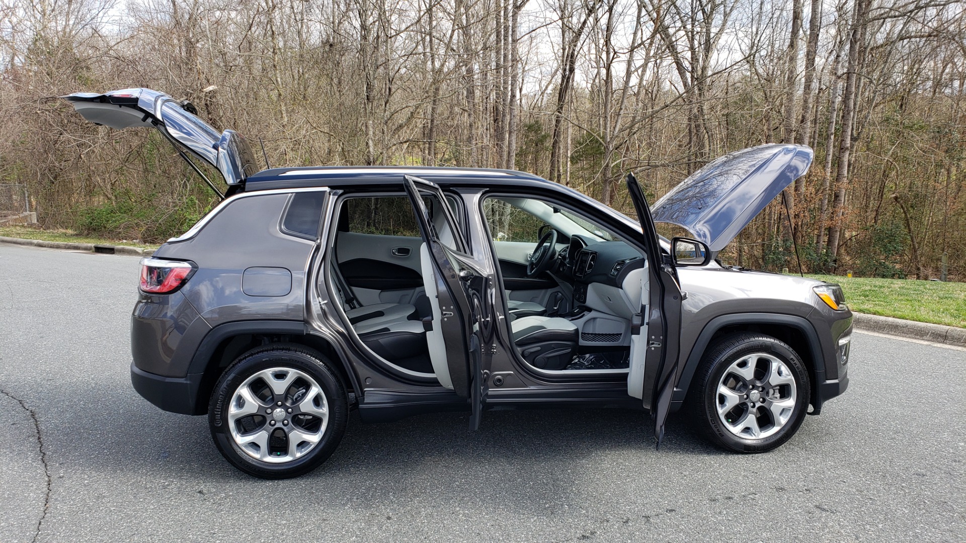 Used 2019 Jeep COMPASS LIMITED FWD / SUNROOF / BLIND SPOT / PARK SENSE for sale Sold at Formula Imports in Charlotte NC 28227 10