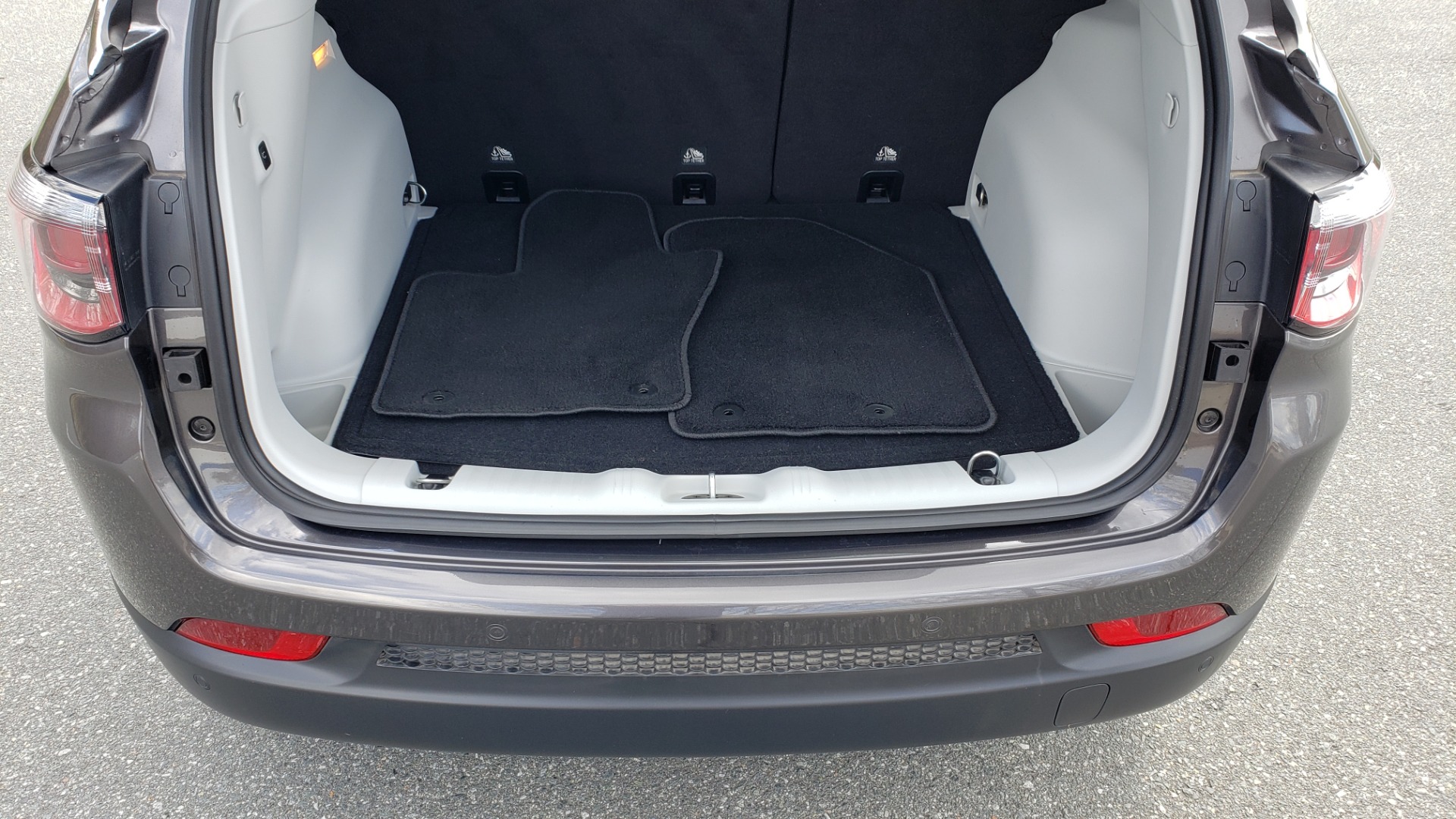 Used 2019 Jeep COMPASS LIMITED FWD / SUNROOF / BLIND SPOT / PARK SENSE for sale Sold at Formula Imports in Charlotte NC 28227 15