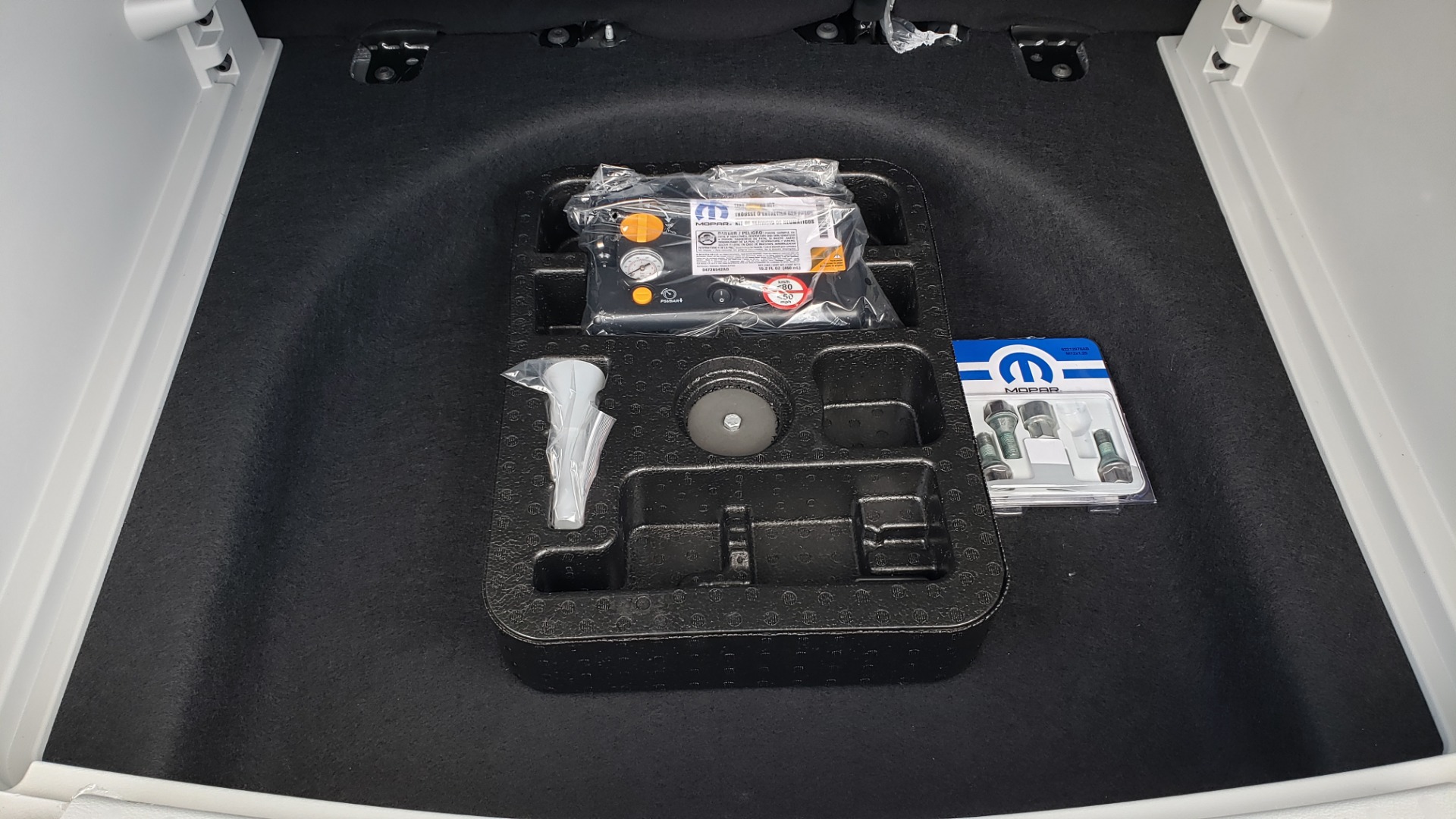 Used 2019 Jeep COMPASS LIMITED FWD / SUNROOF / BLIND SPOT / PARK SENSE for sale Sold at Formula Imports in Charlotte NC 28227 17