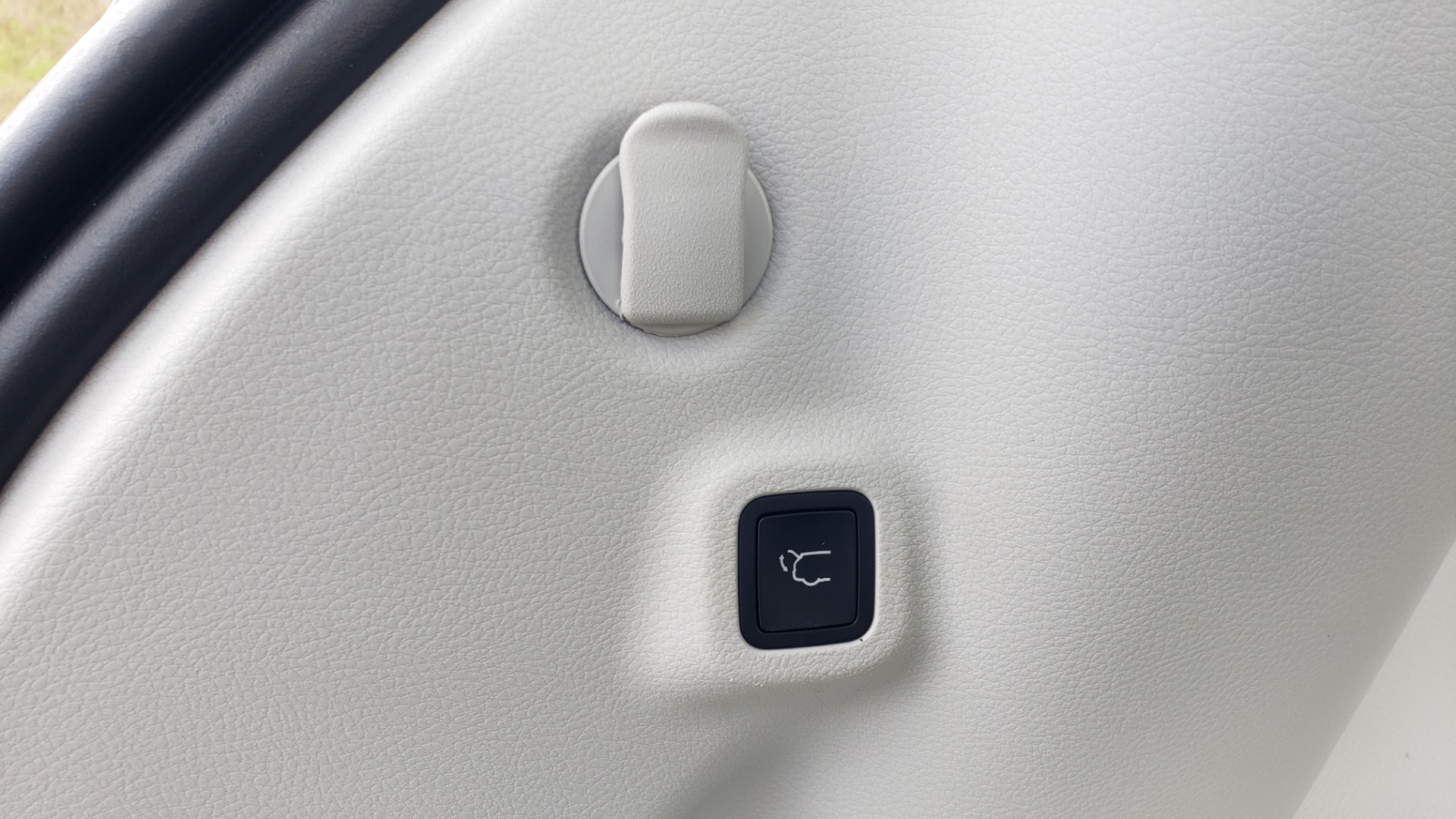 Used 2019 Jeep COMPASS LIMITED FWD / SUNROOF / BLIND SPOT / PARK SENSE for sale Sold at Formula Imports in Charlotte NC 28227 19