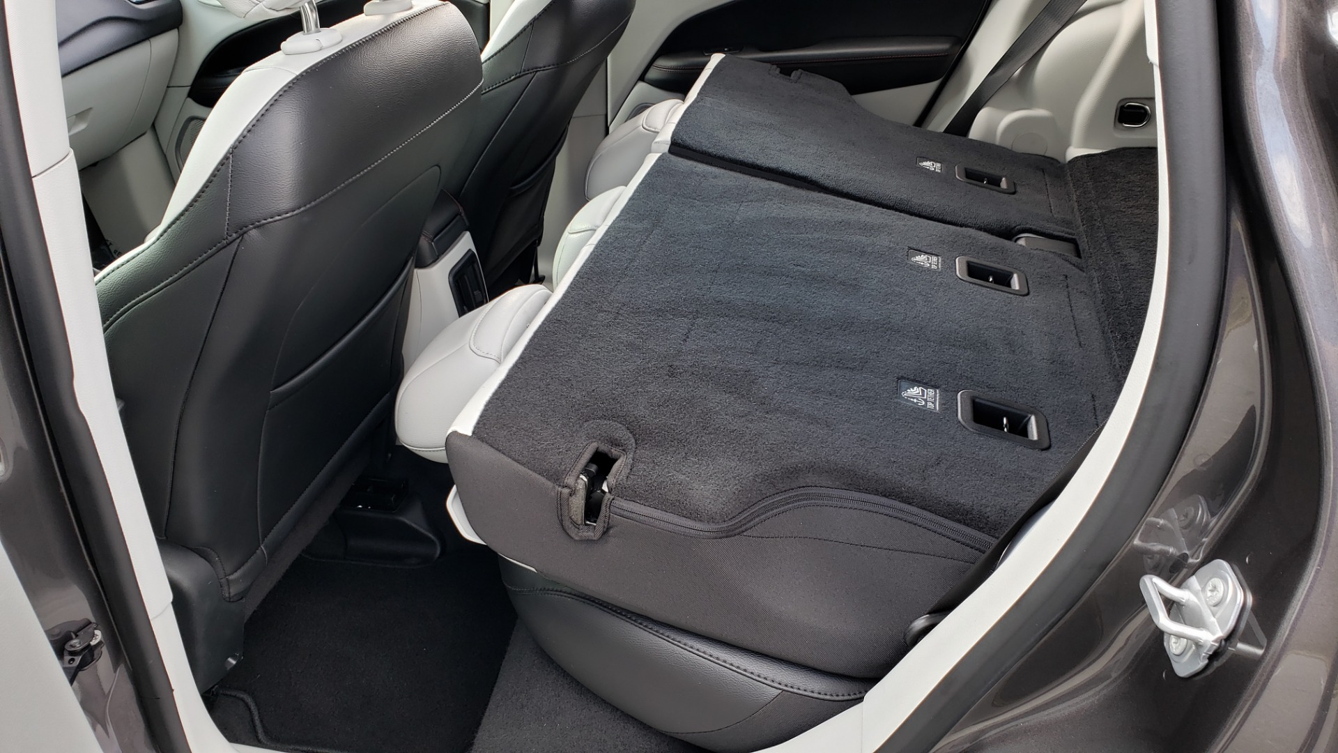 Used 2019 Jeep COMPASS LIMITED FWD / SUNROOF / BLIND SPOT / PARK SENSE for sale Sold at Formula Imports in Charlotte NC 28227 20