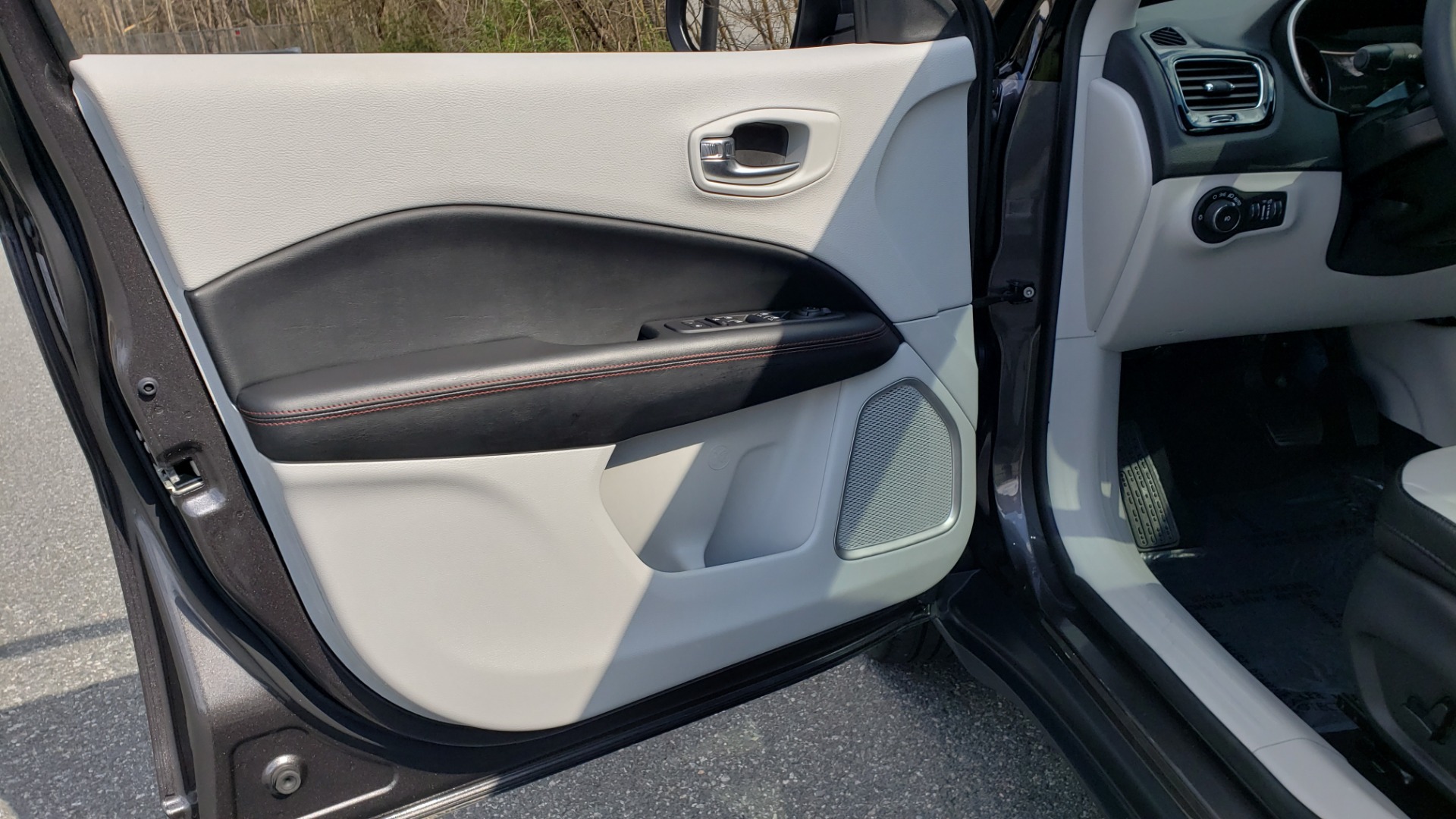 Used 2019 Jeep COMPASS LIMITED FWD / SUNROOF / BLIND SPOT / PARK SENSE for sale Sold at Formula Imports in Charlotte NC 28227 34