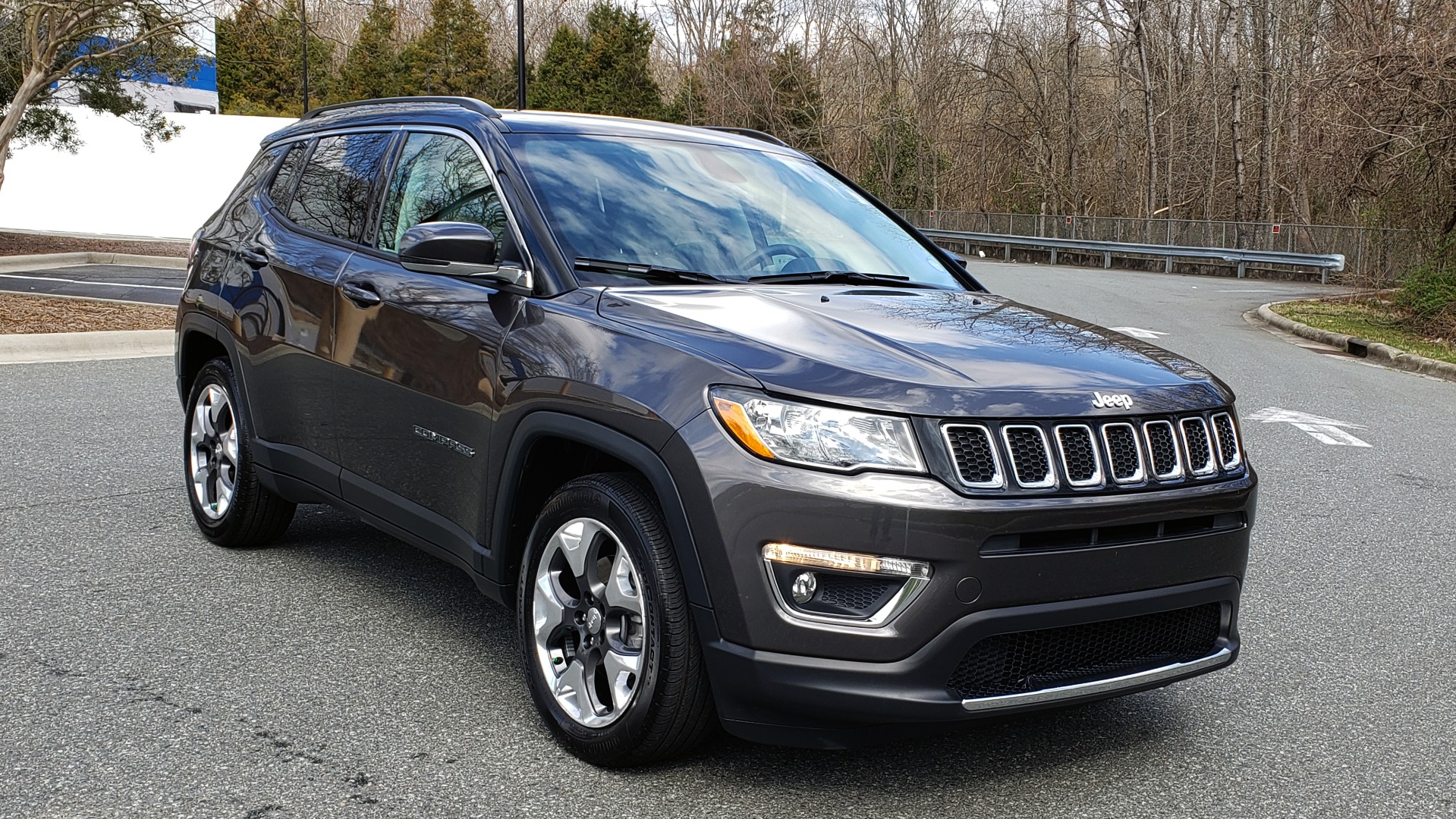 Used 2019 Jeep COMPASS LIMITED FWD / SUNROOF / BLIND SPOT / PARK SENSE for sale Sold at Formula Imports in Charlotte NC 28227 4