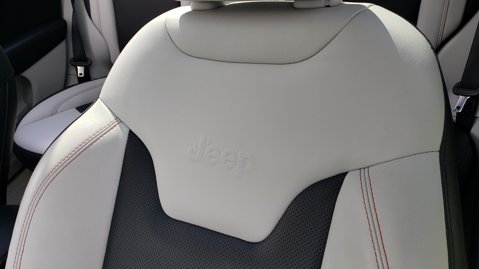 Used 2019 Jeep COMPASS LIMITED FWD / SUNROOF / BLIND SPOT / PARK SENSE for sale Sold at Formula Imports in Charlotte NC 28227 41