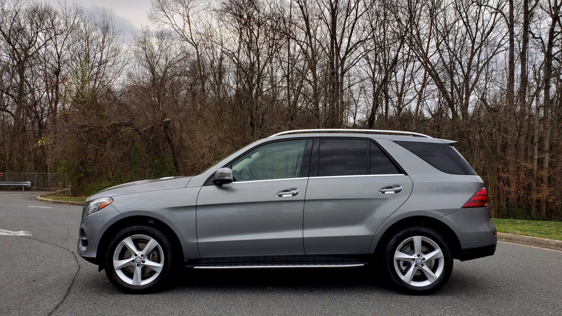 Used 2016 Mercedes-Benz GLE 350 4MATIC / PREMIUM / LIGHTING / NAV / SUNROOF / HTD STS / REAR for sale Sold at Formula Imports in Charlotte NC 28227 2