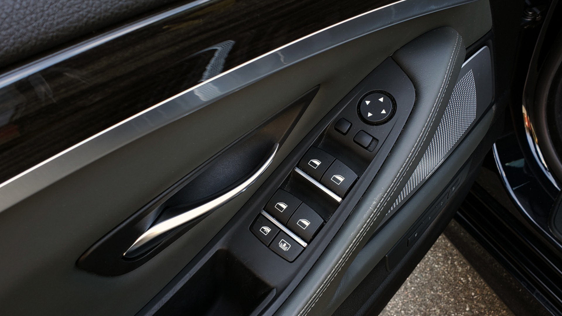 Used 2013 BMW M5 EXECUTIVE PKG / DRVR ASST / NAV / SUNROOF / REARVIEW for sale Sold at Formula Imports in Charlotte NC 28227 27