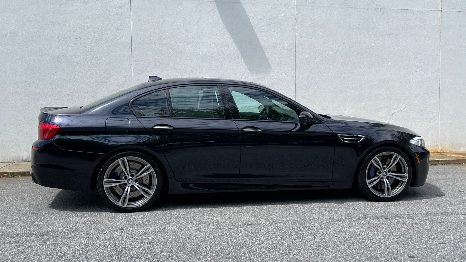Used 2013 BMW M5 EXECUTIVE PKG / DRVR ASST / NAV / SUNROOF / REARVIEW for sale Sold at Formula Imports in Charlotte NC 28227 3