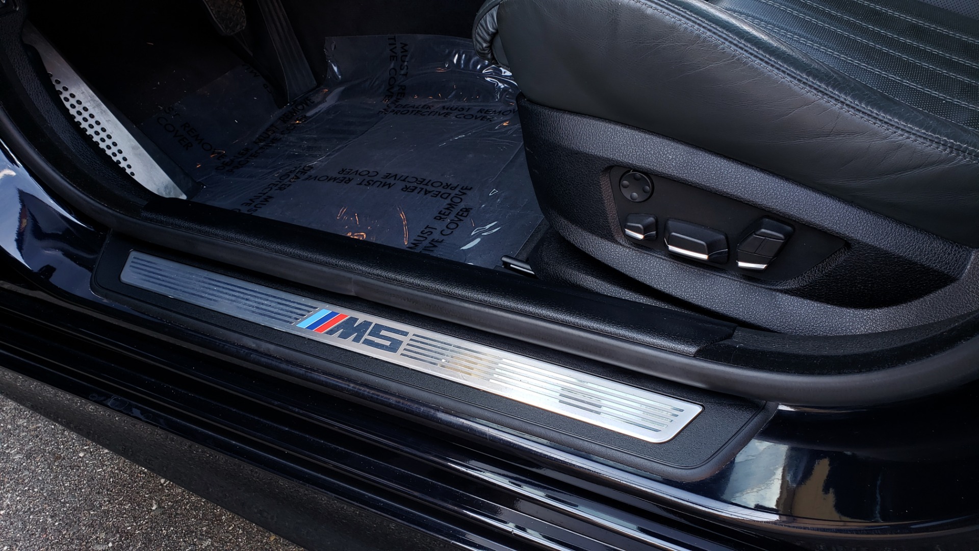 Used 2013 BMW M5 EXECUTIVE PKG / DRVR ASST / NAV / SUNROOF / REARVIEW for sale Sold at Formula Imports in Charlotte NC 28227 30
