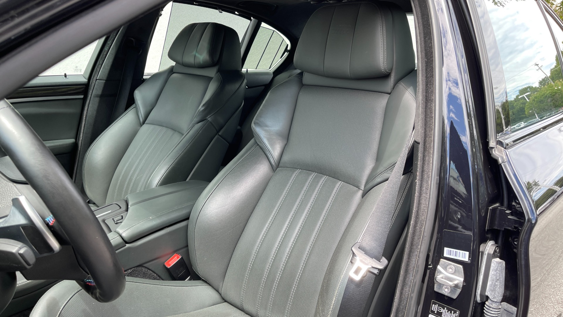 Used 2013 BMW M5 EXECUTIVE PKG / DRVR ASST / NAV / SUNROOF / REARVIEW for sale Sold at Formula Imports in Charlotte NC 28227 7