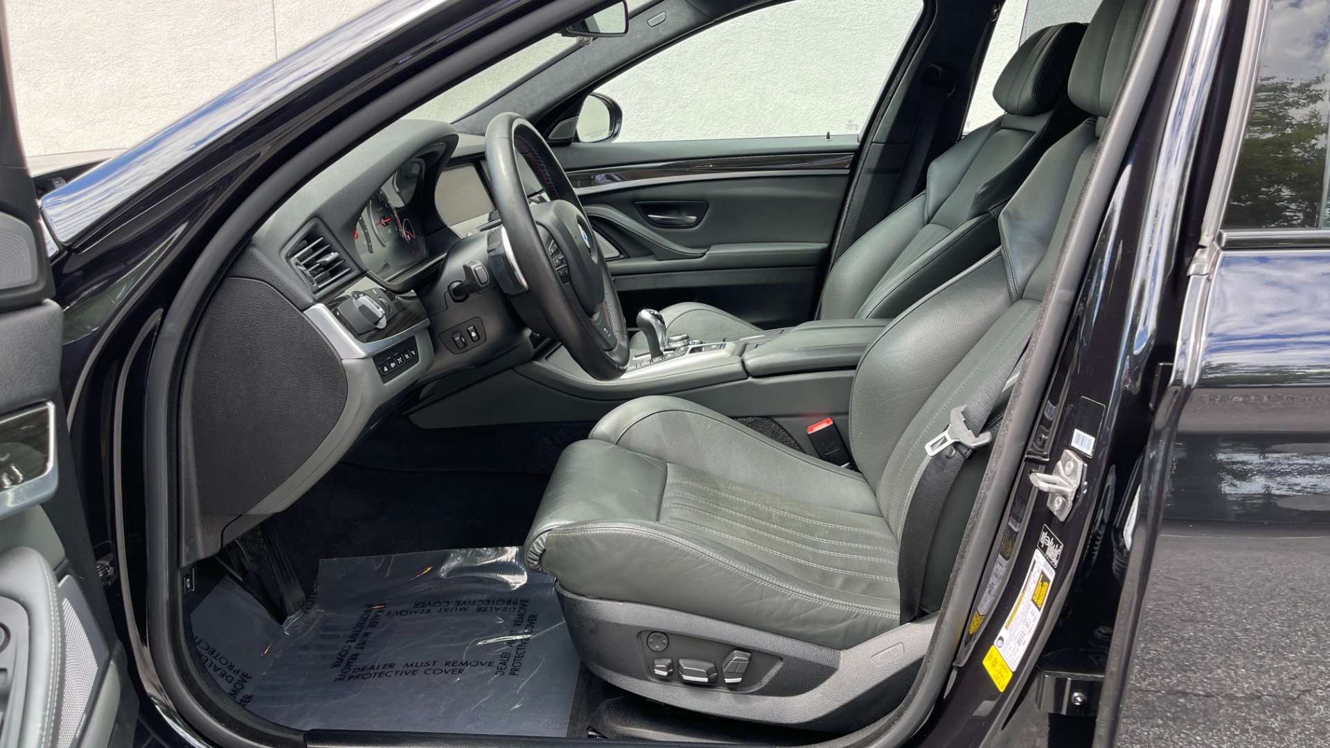 Used 2013 BMW M5 EXECUTIVE PKG / DRVR ASST / NAV / SUNROOF / REARVIEW for sale Sold at Formula Imports in Charlotte NC 28227 8