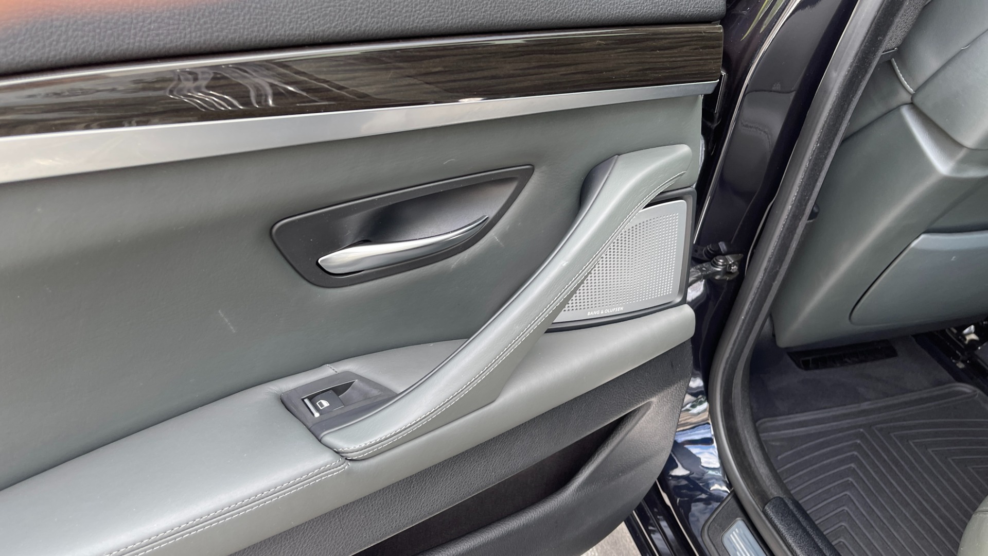 Used 2013 BMW M5 EXECUTIVE PKG / DRVR ASST / NAV / SUNROOF / REARVIEW for sale Sold at Formula Imports in Charlotte NC 28227 96