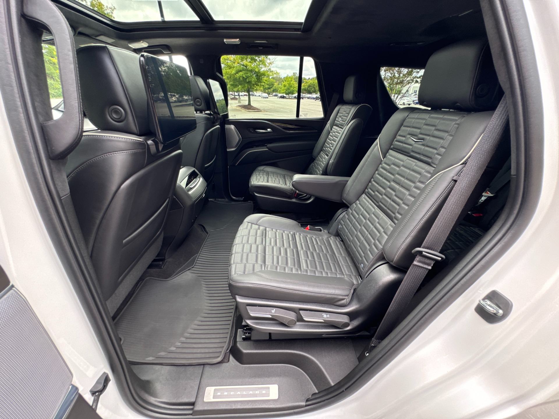 Used 2023 Cadillac Escalade AWD V-Series SUPERCRUISE / ONYX PKG / 22IN WHEELS for sale Sold at Formula Imports in Charlotte NC 28227 40