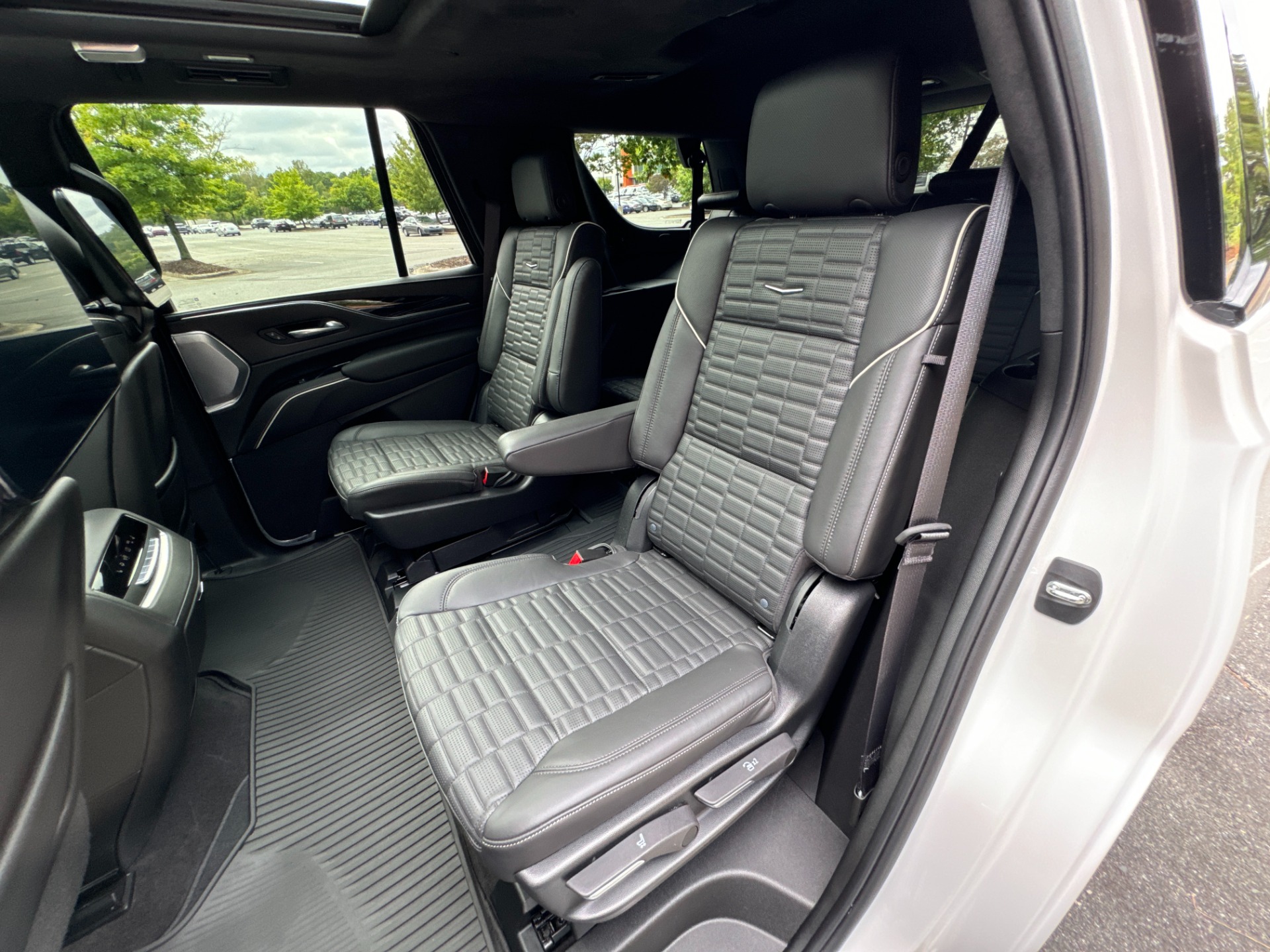 Used 2023 Cadillac Escalade AWD V-Series SUPERCRUISE / ONYX PKG / 22IN WHEELS for sale Sold at Formula Imports in Charlotte NC 28227 41