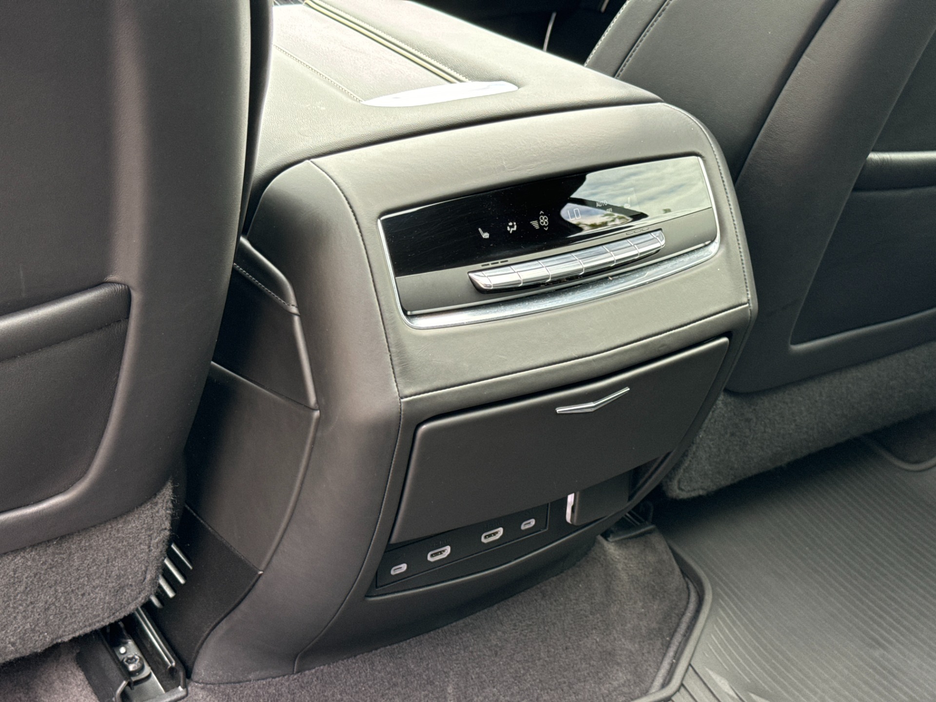 Used 2023 Cadillac Escalade AWD V-Series SUPERCRUISE / ONYX PKG / 22IN WHEELS for sale Sold at Formula Imports in Charlotte NC 28227 45