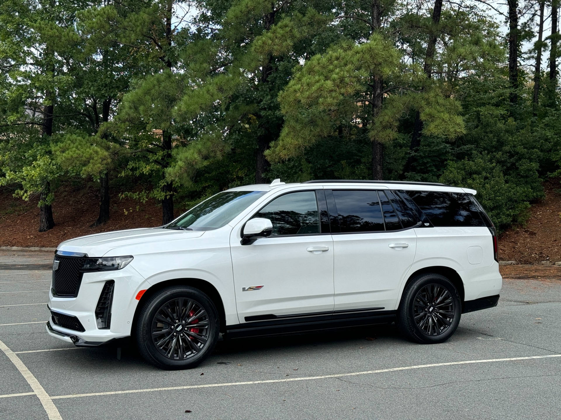 Used 2023 Cadillac Escalade AWD V-Series SUPERCRUISE / ONYX PKG / 22IN WHEELS for sale Sold at Formula Imports in Charlotte NC 28227 5