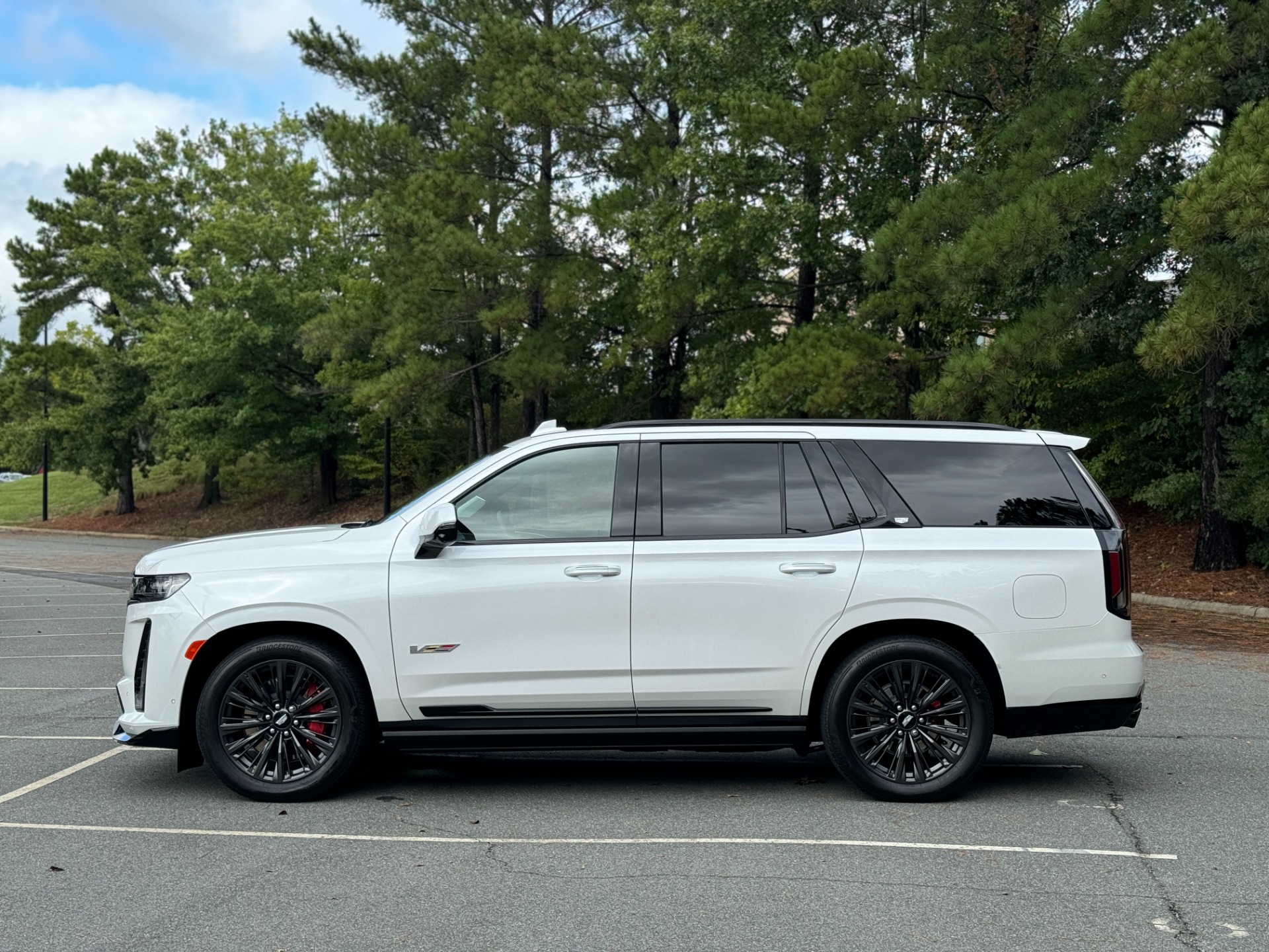 Used 2023 Cadillac Escalade AWD V-Series SUPERCRUISE / ONYX PKG / 22IN WHEELS for sale Sold at Formula Imports in Charlotte NC 28227 6