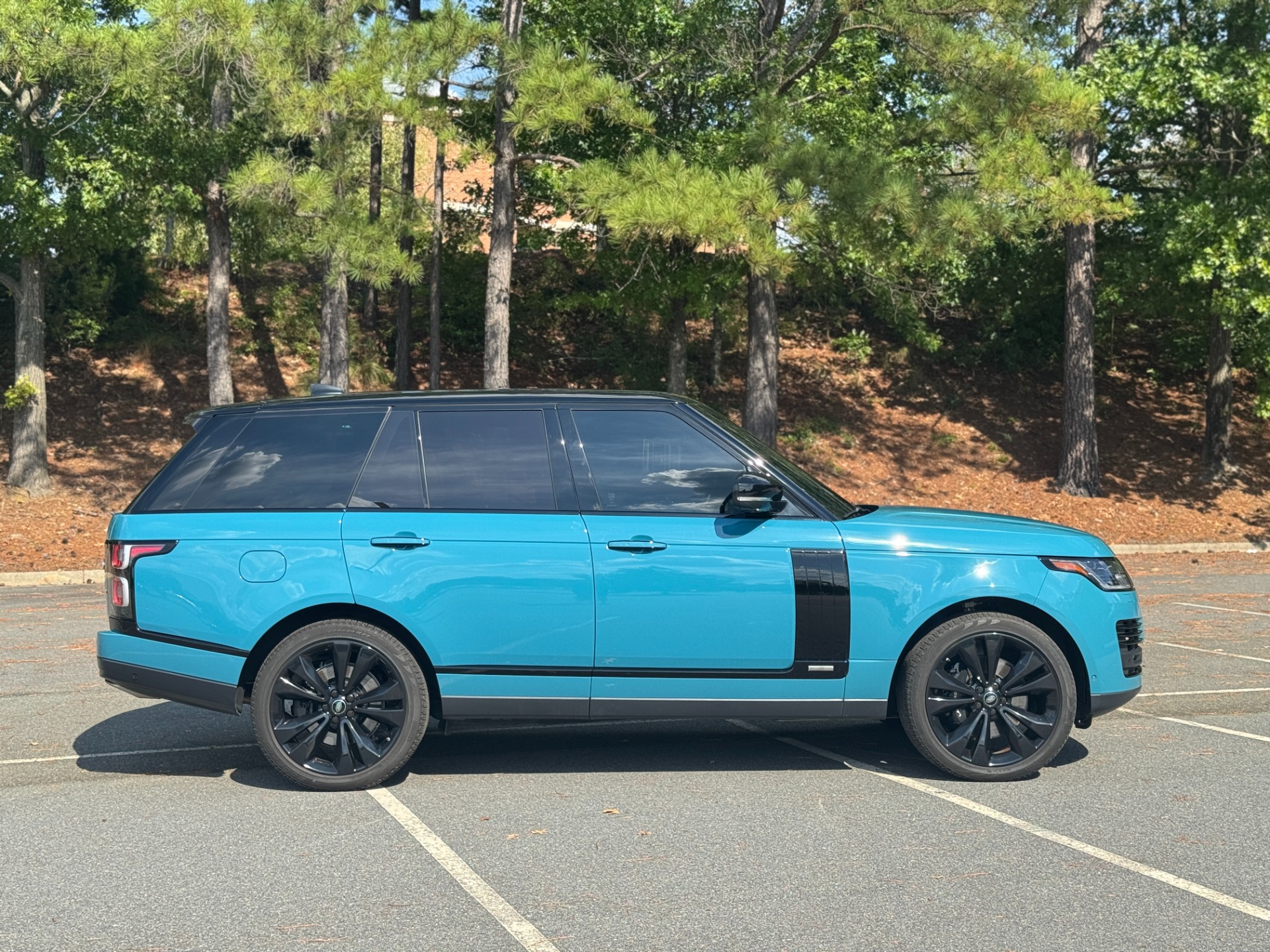 Used 2021 Land Rover Range Rover Fifty 50TH EDITION / SWB / 22IN WHEELS / ARUBA METALLIC for sale Sold at Formula Imports in Charlotte NC 28227 14