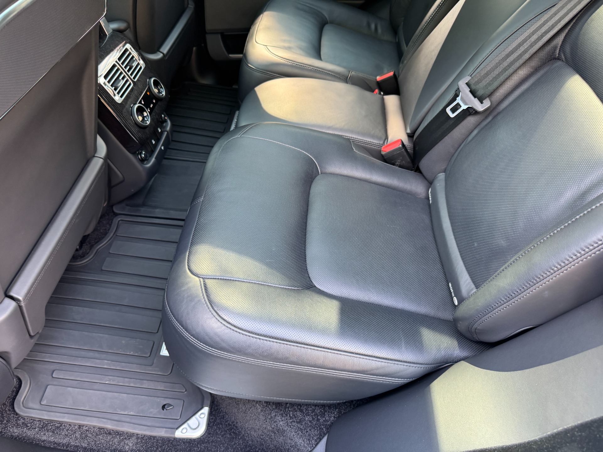 Used 2021 Land Rover Range Rover Fifty 50TH EDITION / SWB / 22IN WHEELS / ARUBA METALLIC for sale Sold at Formula Imports in Charlotte NC 28227 44