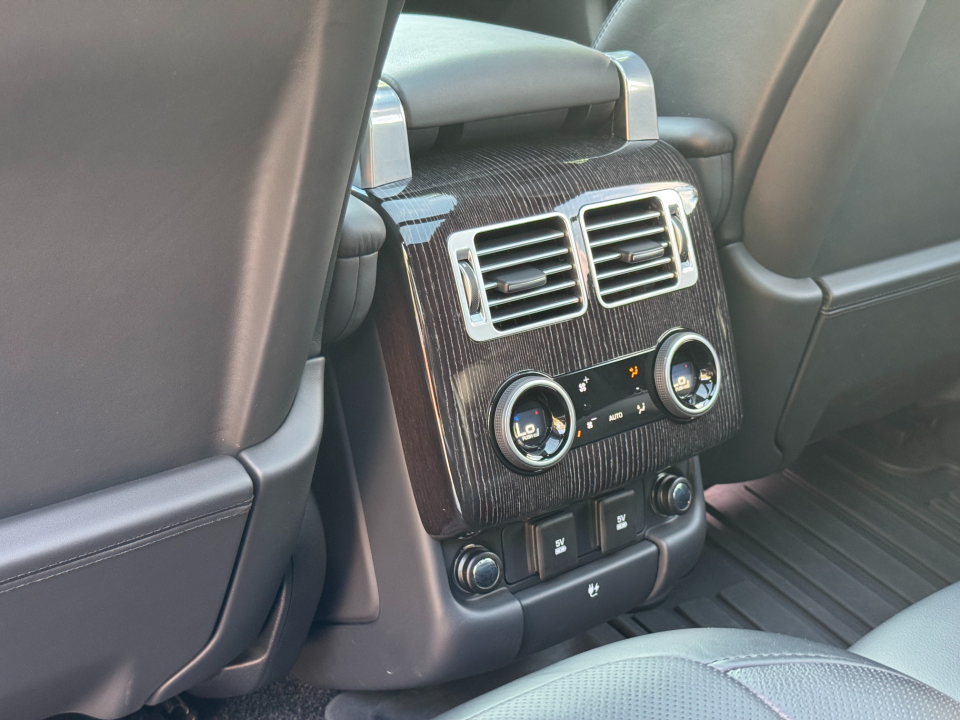 Used 2021 Land Rover Range Rover Fifty 50TH EDITION / SWB / 22IN WHEELS / ARUBA METALLIC for sale Sold at Formula Imports in Charlotte NC 28227 46