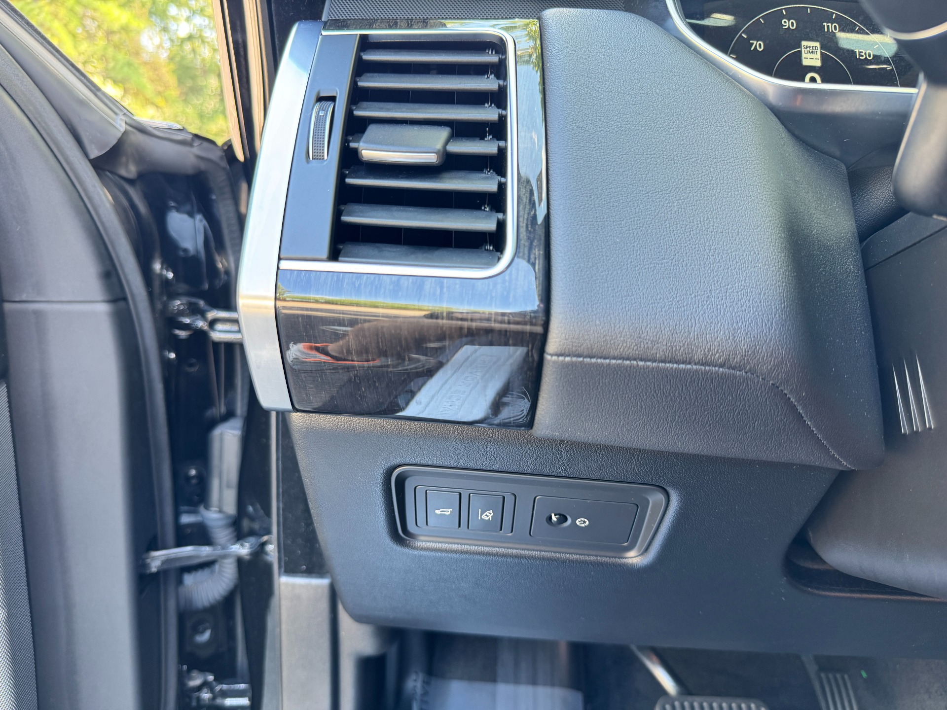 Used 2017 Land Rover Range Rover Sport HSE PANORAMIC ROOF / SIDE STEPS for sale Sold at Formula Imports in Charlotte NC 28227 26