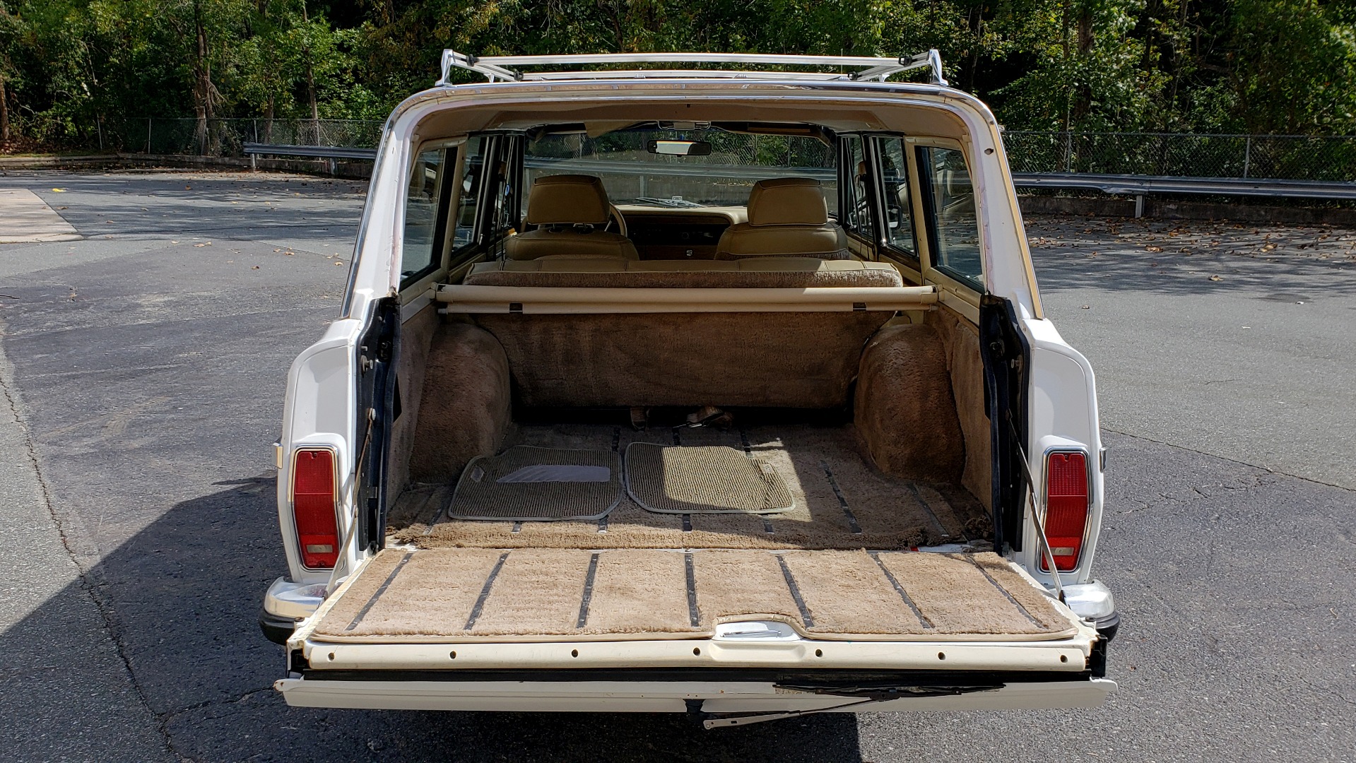 Used 1989 Jeep GRAND WAGONEER 4X4 / SUNROOF / CRUISE / ROOF RACK for sale Sold at Formula Imports in Charlotte NC 28227 12