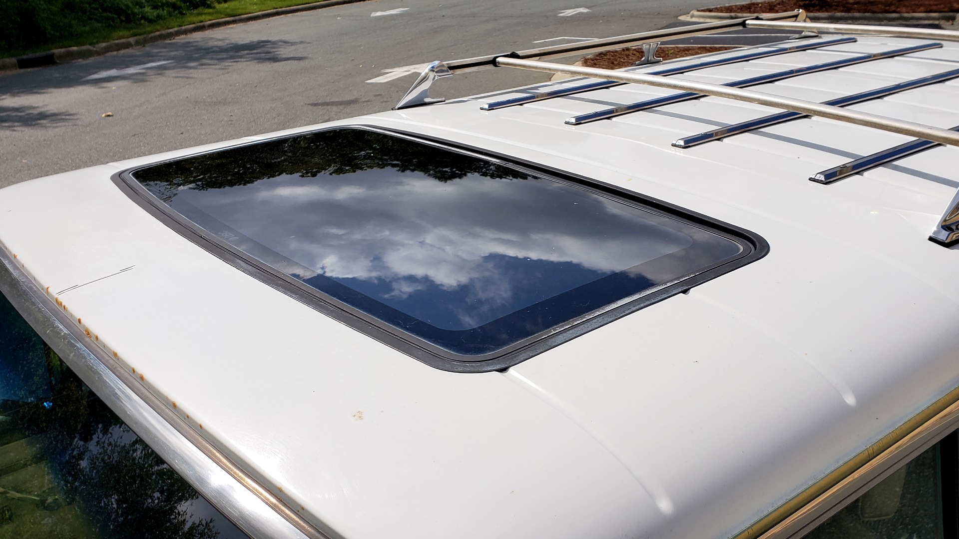 Used 1989 Jeep GRAND WAGONEER 4X4 / SUNROOF / CRUISE / ROOF RACK for sale Sold at Formula Imports in Charlotte NC 28227 14