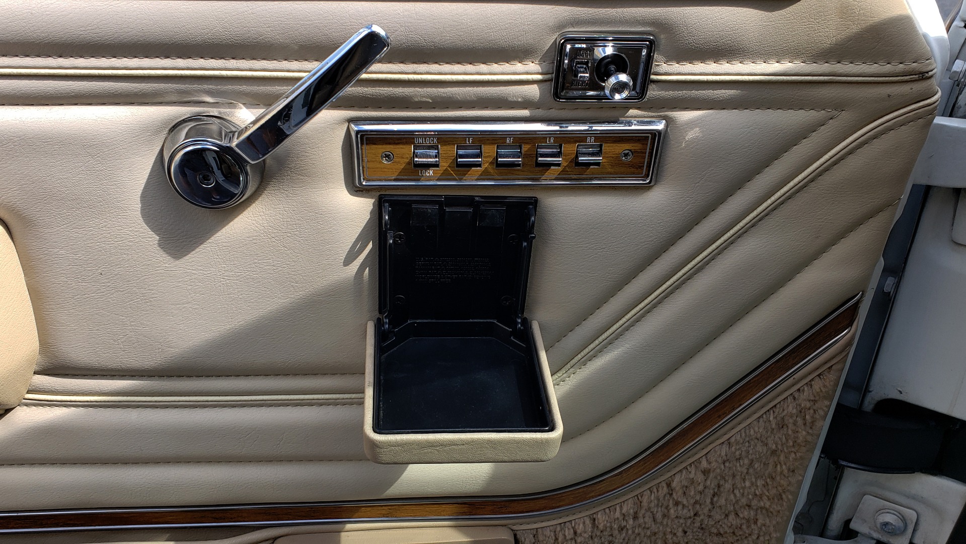 Used 1989 Jeep GRAND WAGONEER 4X4 / SUNROOF / CRUISE / ROOF RACK for sale Sold at Formula Imports in Charlotte NC 28227 27