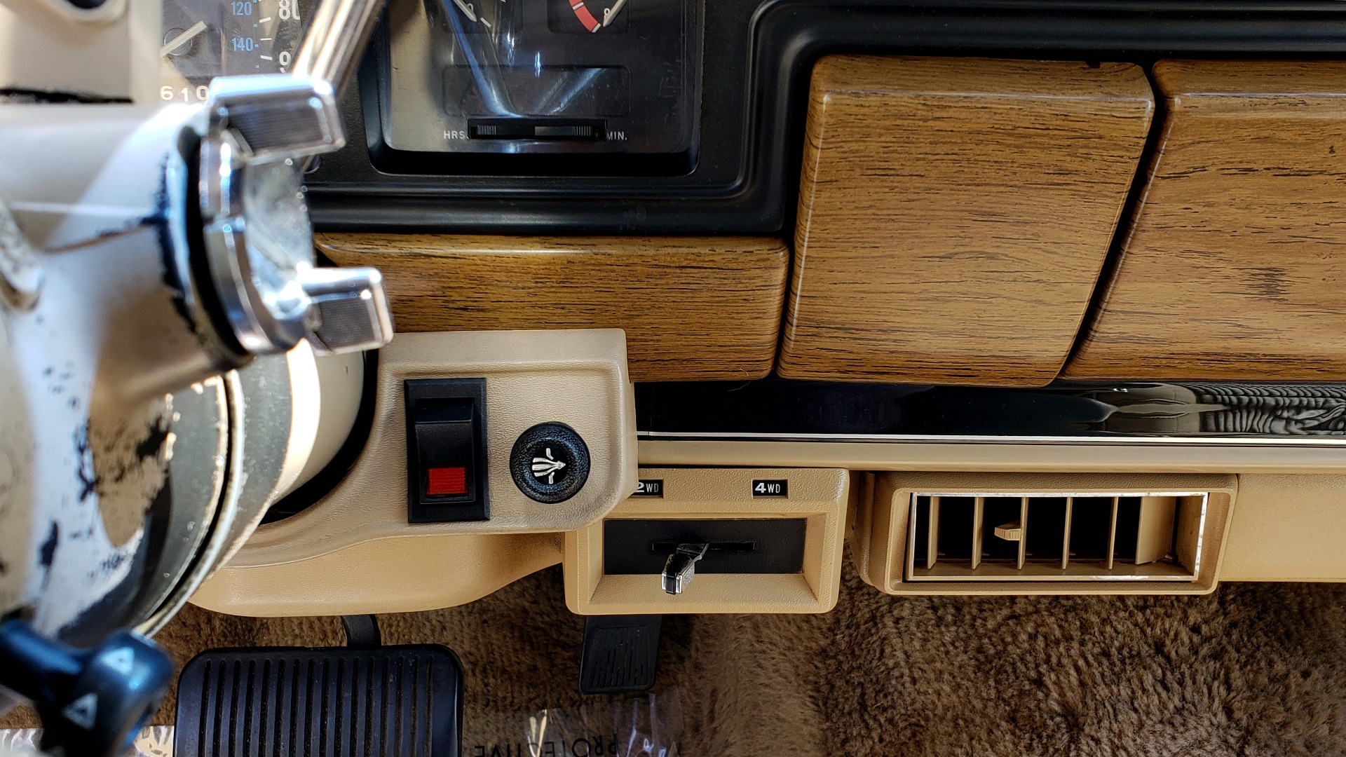 Used 1989 Jeep GRAND WAGONEER 4X4 / SUNROOF / CRUISE / ROOF RACK for sale Sold at Formula Imports in Charlotte NC 28227 35