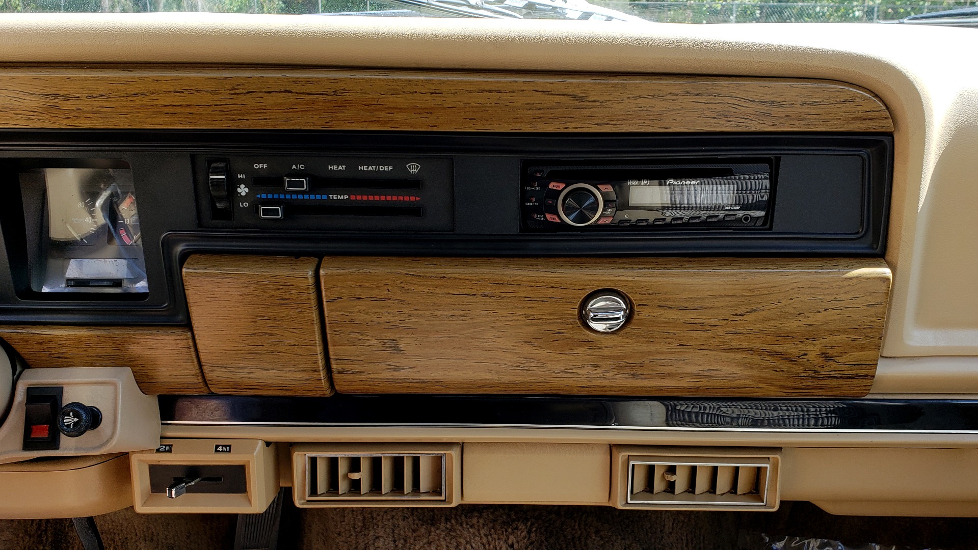 Used 1989 Jeep GRAND WAGONEER 4X4 / SUNROOF / CRUISE / ROOF RACK for sale Sold at Formula Imports in Charlotte NC 28227 36