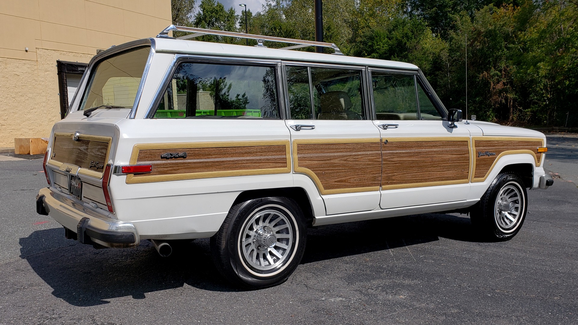 Used 1989 Jeep GRAND WAGONEER 4X4 / SUNROOF / CRUISE / ROOF RACK for sale Sold at Formula Imports in Charlotte NC 28227 4
