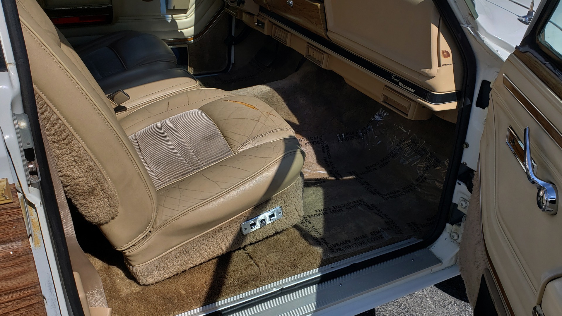Used 1989 Jeep GRAND WAGONEER 4X4 / SUNROOF / CRUISE / ROOF RACK for sale Sold at Formula Imports in Charlotte NC 28227 42