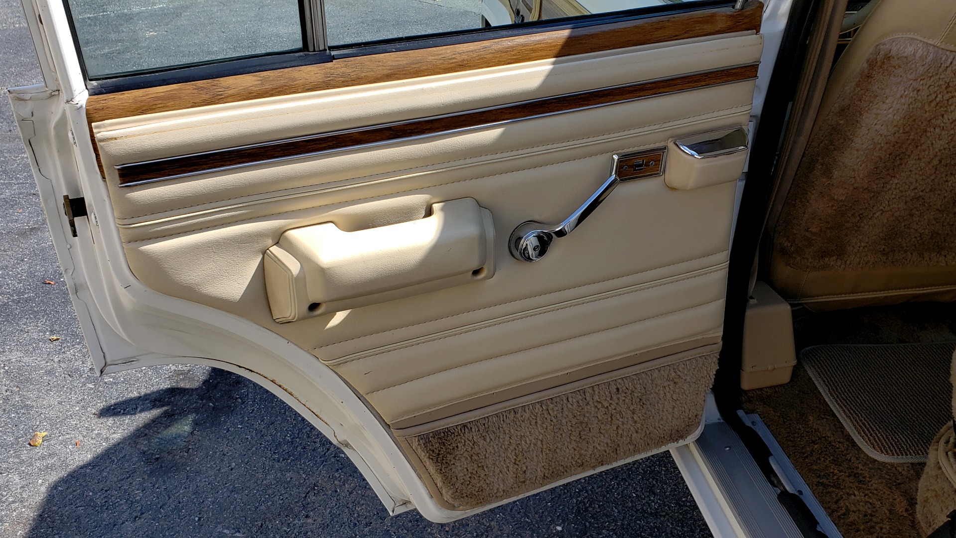 Used 1989 Jeep GRAND WAGONEER 4X4 / SUNROOF / CRUISE / ROOF RACK for sale Sold at Formula Imports in Charlotte NC 28227 45