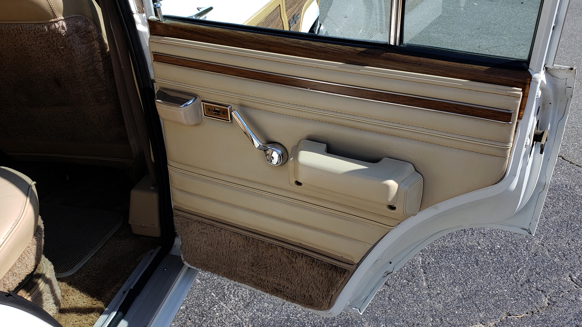 Used 1989 Jeep GRAND WAGONEER 4X4 / SUNROOF / CRUISE / ROOF RACK for sale Sold at Formula Imports in Charlotte NC 28227 50