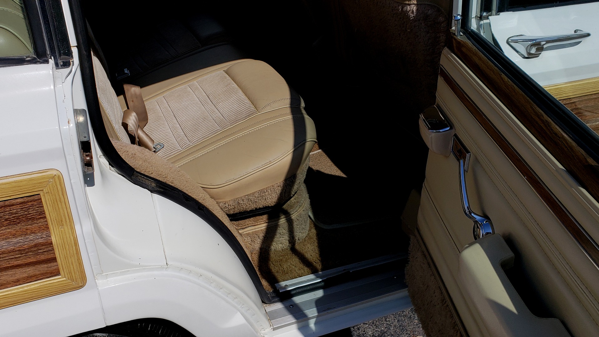 Used 1989 Jeep GRAND WAGONEER 4X4 / SUNROOF / CRUISE / ROOF RACK for sale Sold at Formula Imports in Charlotte NC 28227 52