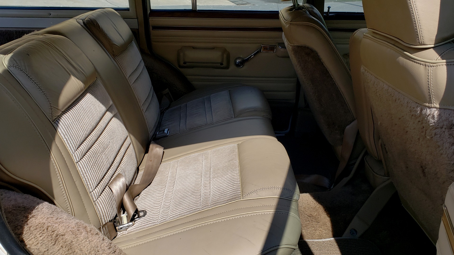 Used 1989 Jeep GRAND WAGONEER 4X4 / SUNROOF / CRUISE / ROOF RACK for sale Sold at Formula Imports in Charlotte NC 28227 53