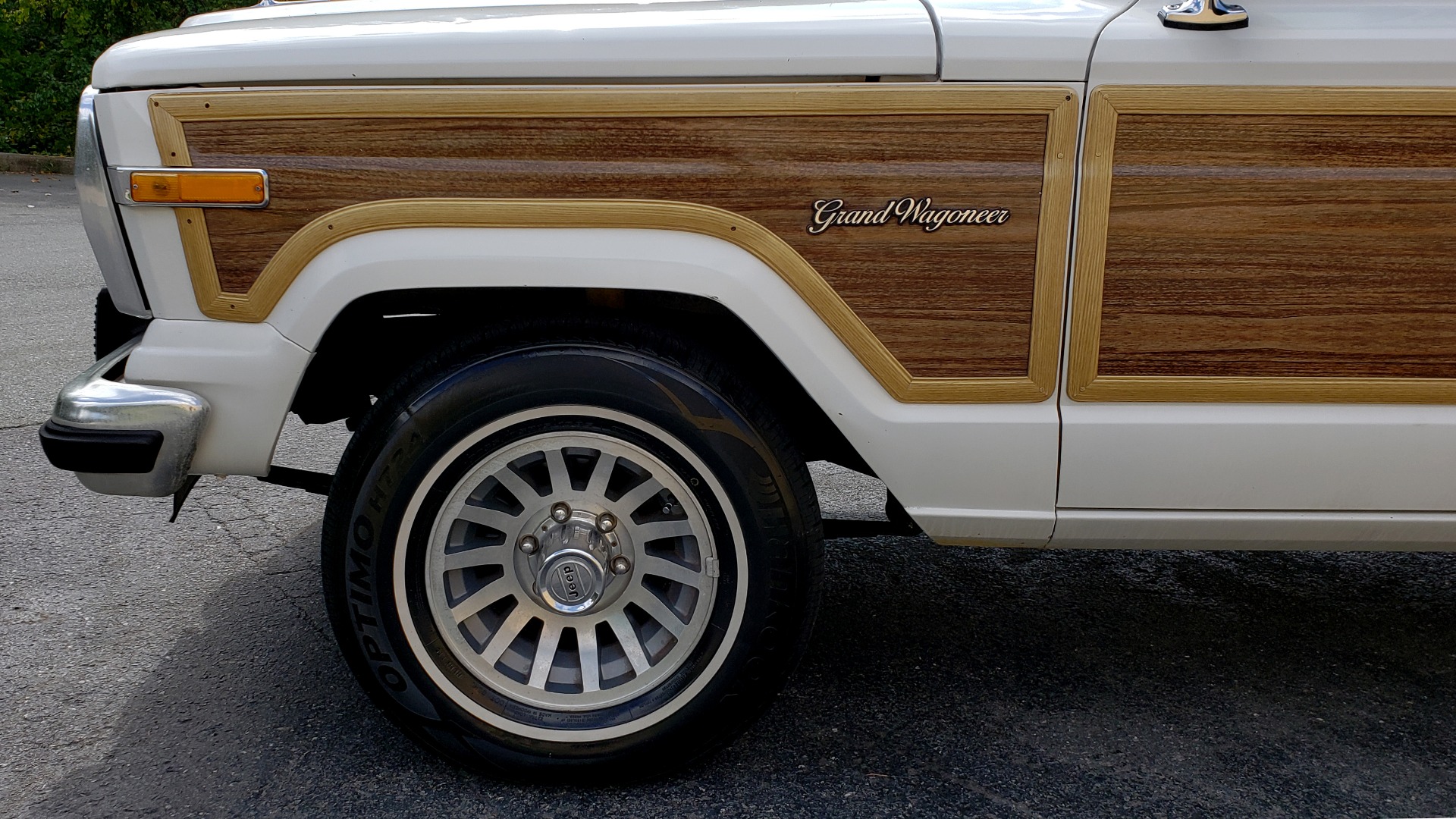 Used 1989 Jeep GRAND WAGONEER 4X4 / SUNROOF / CRUISE / ROOF RACK for sale Sold at Formula Imports in Charlotte NC 28227 61
