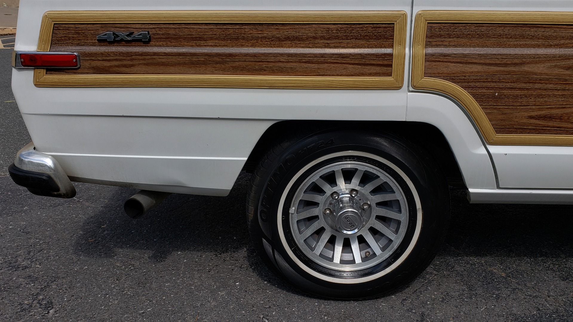 Used 1989 Jeep GRAND WAGONEER 4X4 / SUNROOF / CRUISE / ROOF RACK for sale Sold at Formula Imports in Charlotte NC 28227 62