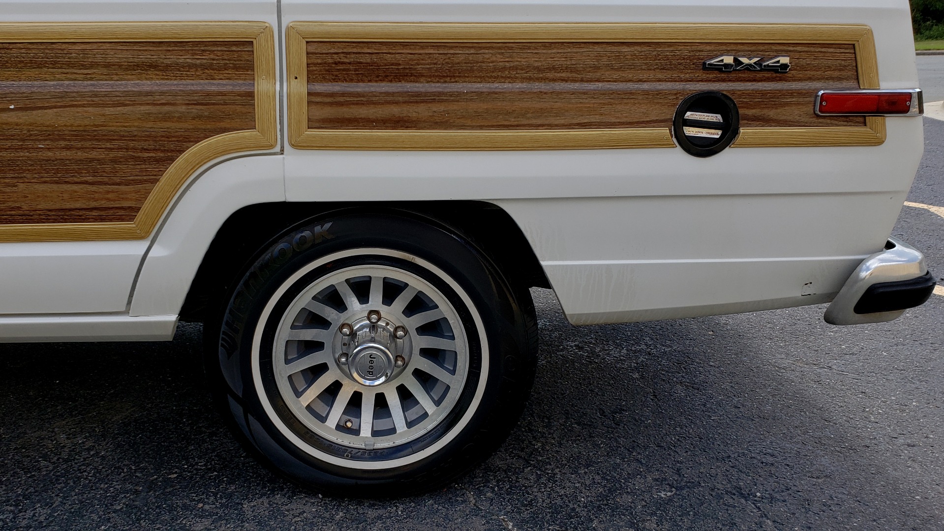 Used 1989 Jeep GRAND WAGONEER 4X4 / SUNROOF / CRUISE / ROOF RACK for sale Sold at Formula Imports in Charlotte NC 28227 63