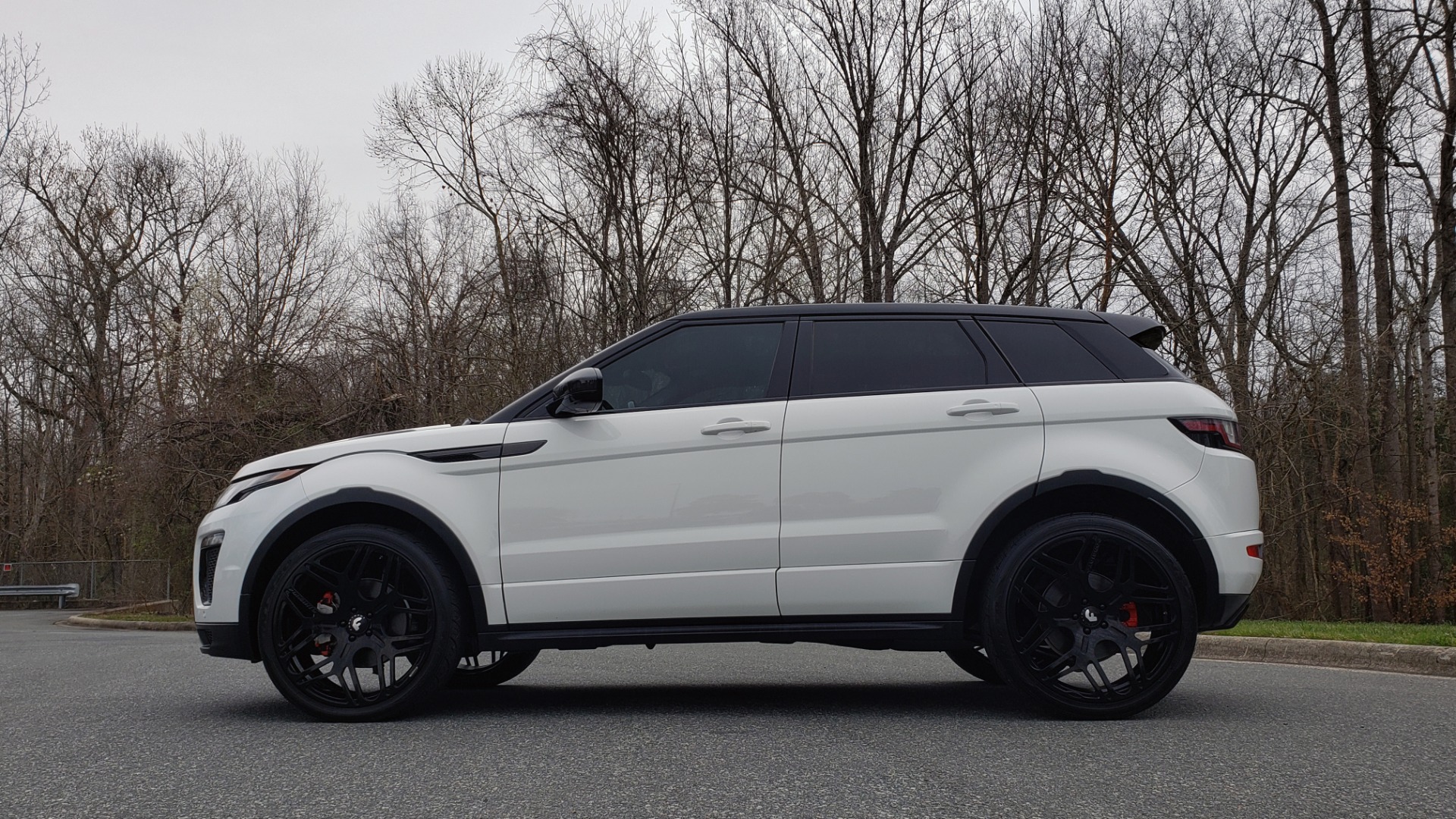Used 2016 Land Rover RANGE ROVER EVOQUE HSE DYNAMIC / AWD / NAV / PANO-ROOF / REARVIEW / 22-IN WHEELS for sale Sold at Formula Imports in Charlotte NC 28227 3