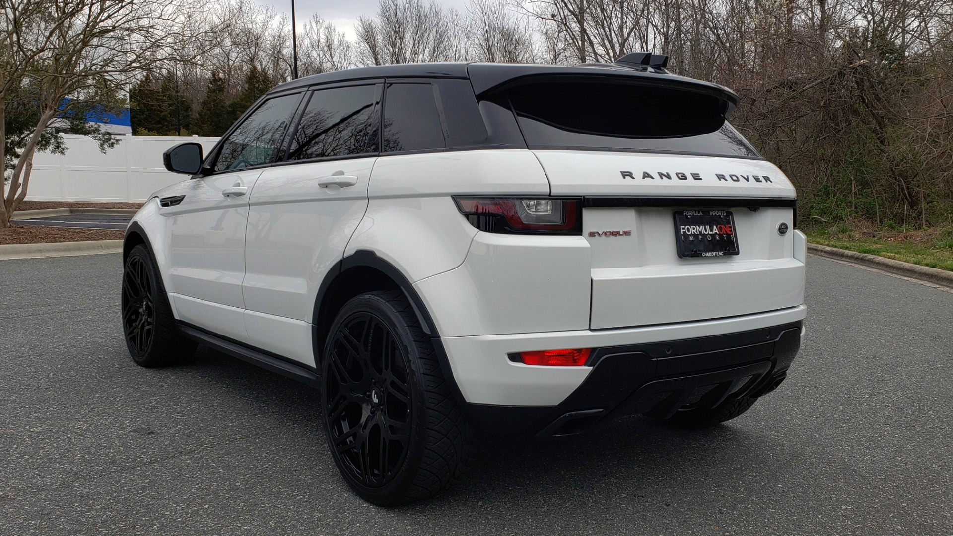 Used 2016 Land Rover RANGE ROVER EVOQUE HSE DYNAMIC / AWD / NAV / PANO-ROOF / REARVIEW / 22-IN WHEELS for sale Sold at Formula Imports in Charlotte NC 28227 4